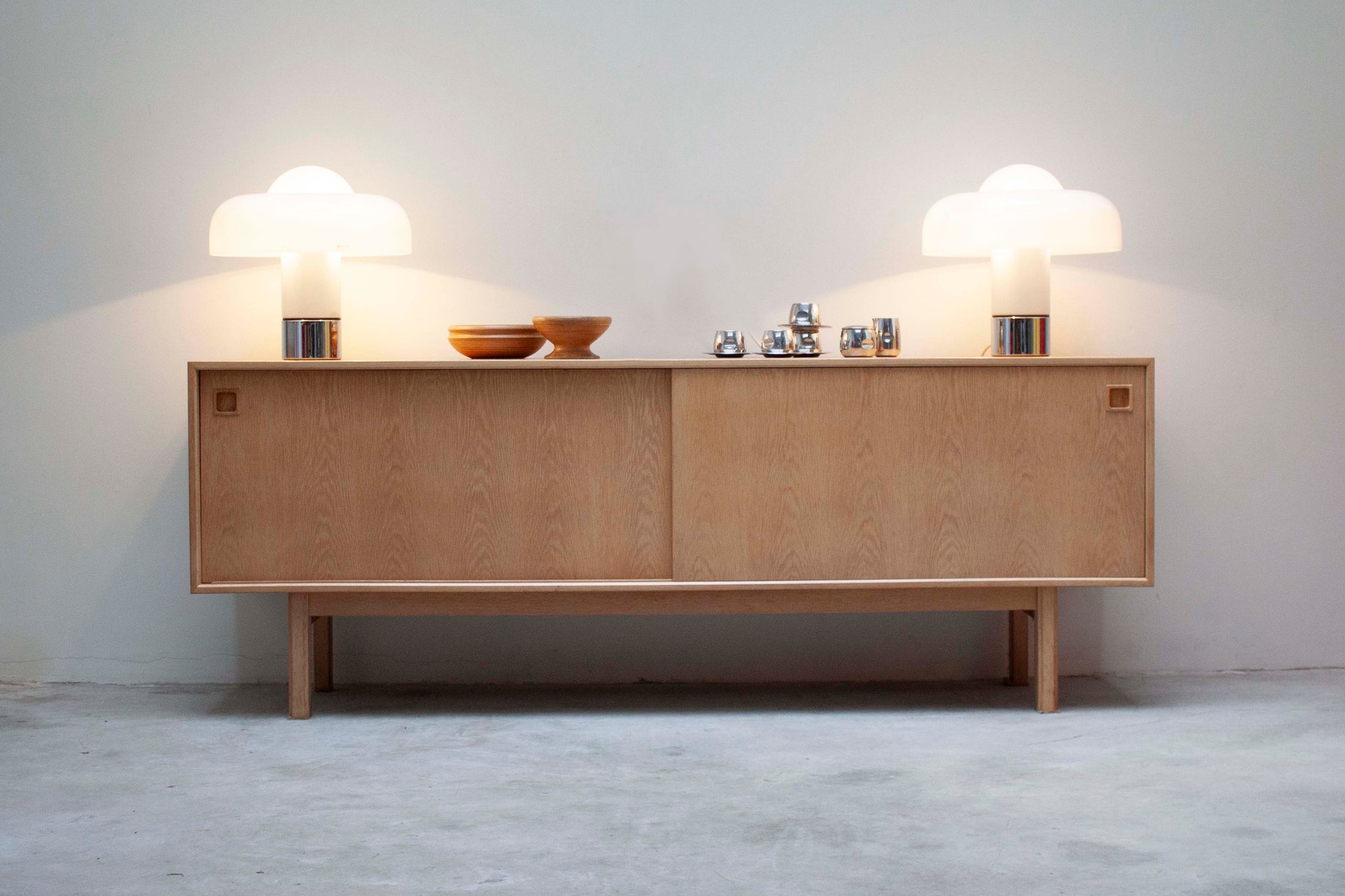 Harvey Guzzini Brumbry Desk Lamp by Luigi Massoni (White)