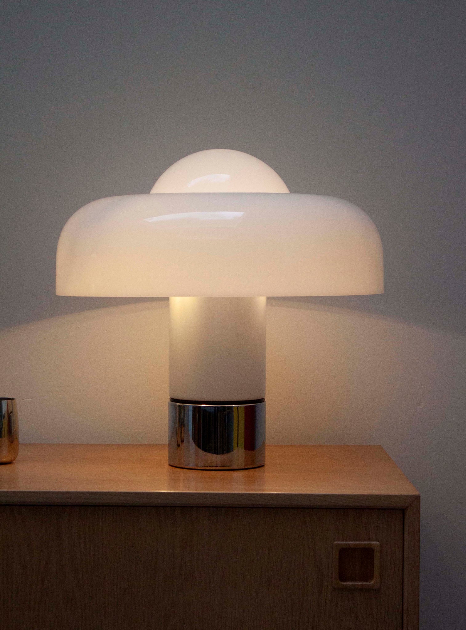 Harvey Guzzini Brumbry Desk Lamp by Luigi Massoni (White)