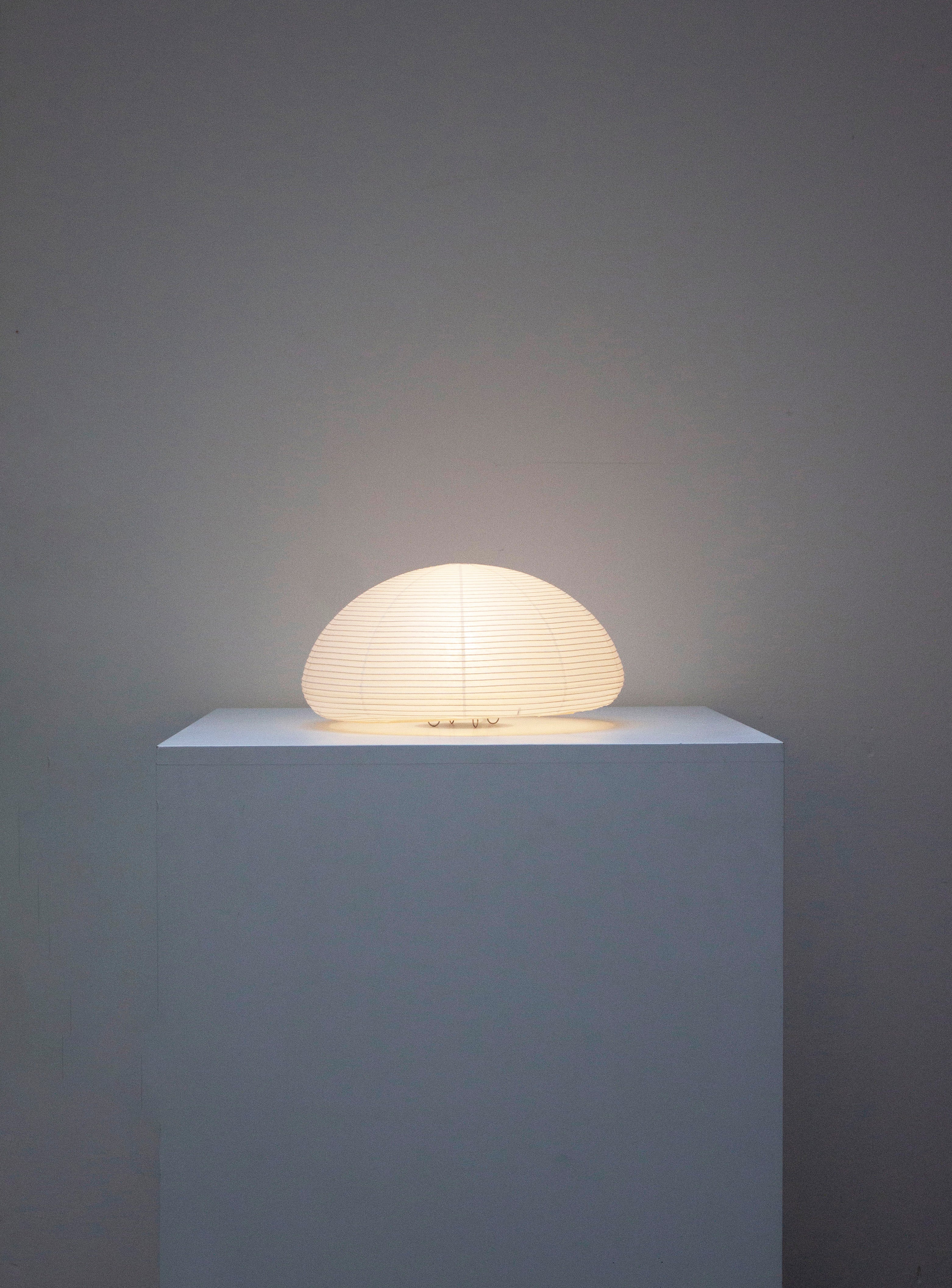 藤原岬 / paper moon Paper Moon 04 Desk Lamp by Shigeru Uchida – JUKI AMSTERDAM