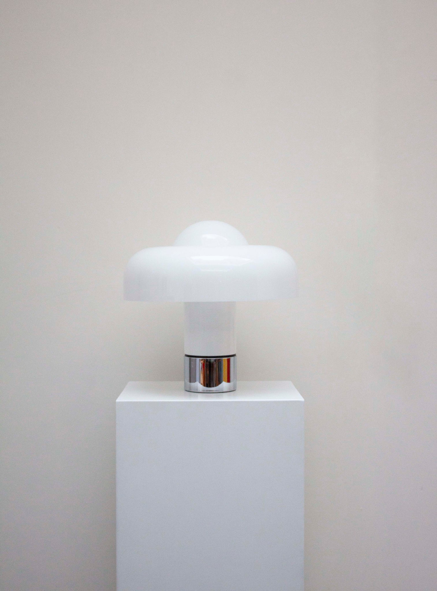 Harvey Guzzini Brumbry Desk Lamp by Luigi Massoni (White)