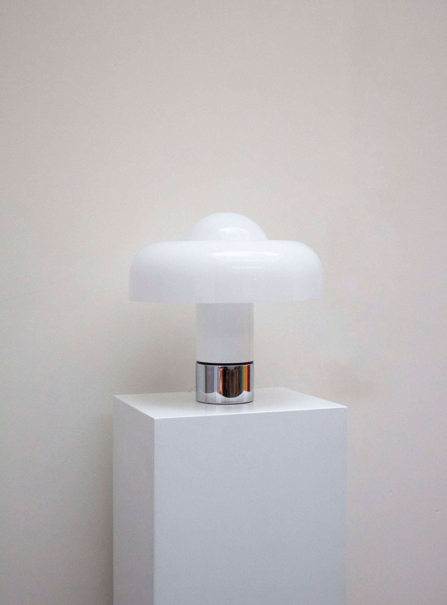 Harvey Guzzini Brumbry Desk Lamp by Luigi Massoni (White)