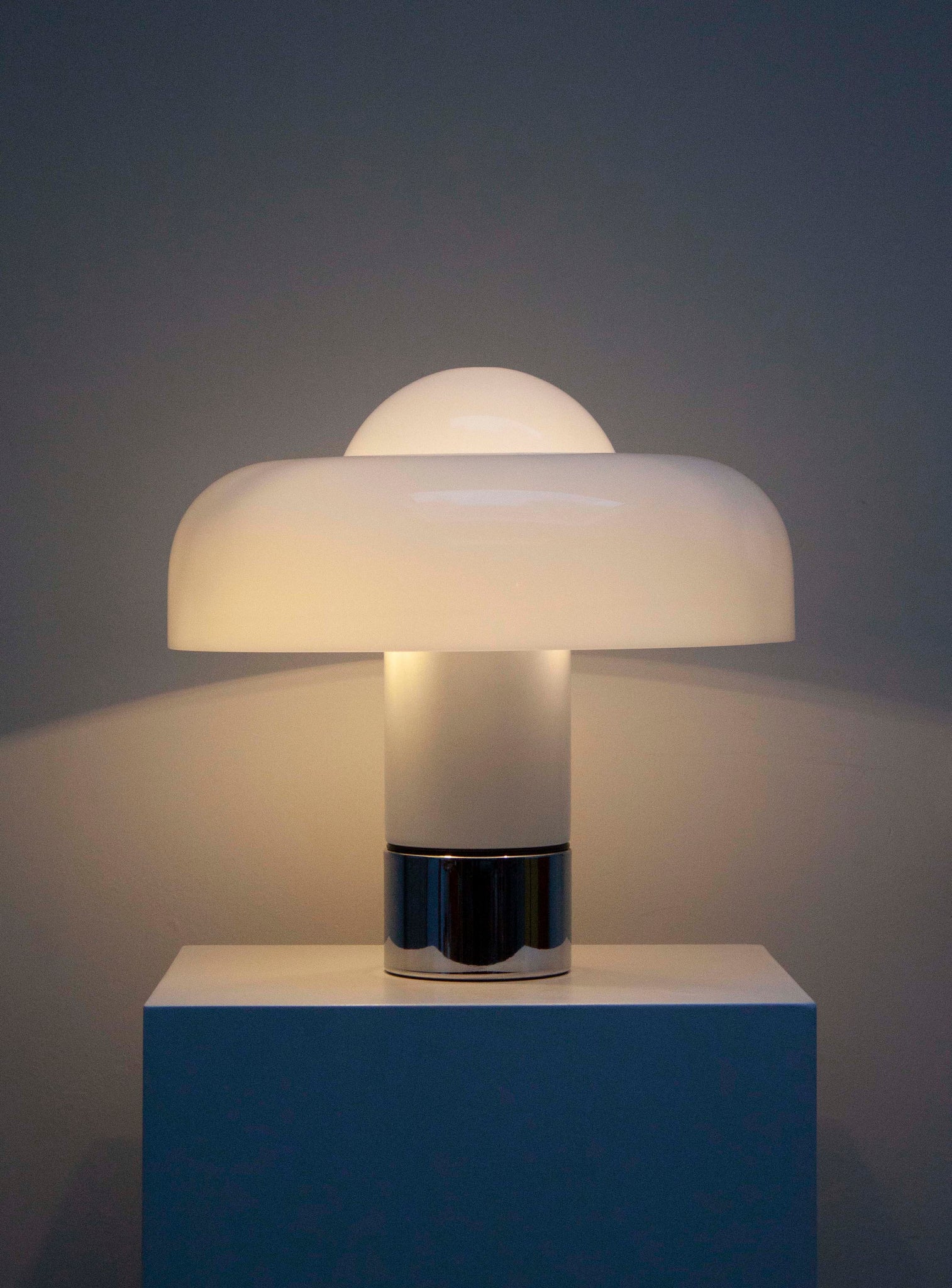 Harvey Guzzini Brumbry Desk Lamp by Luigi Massoni (White)