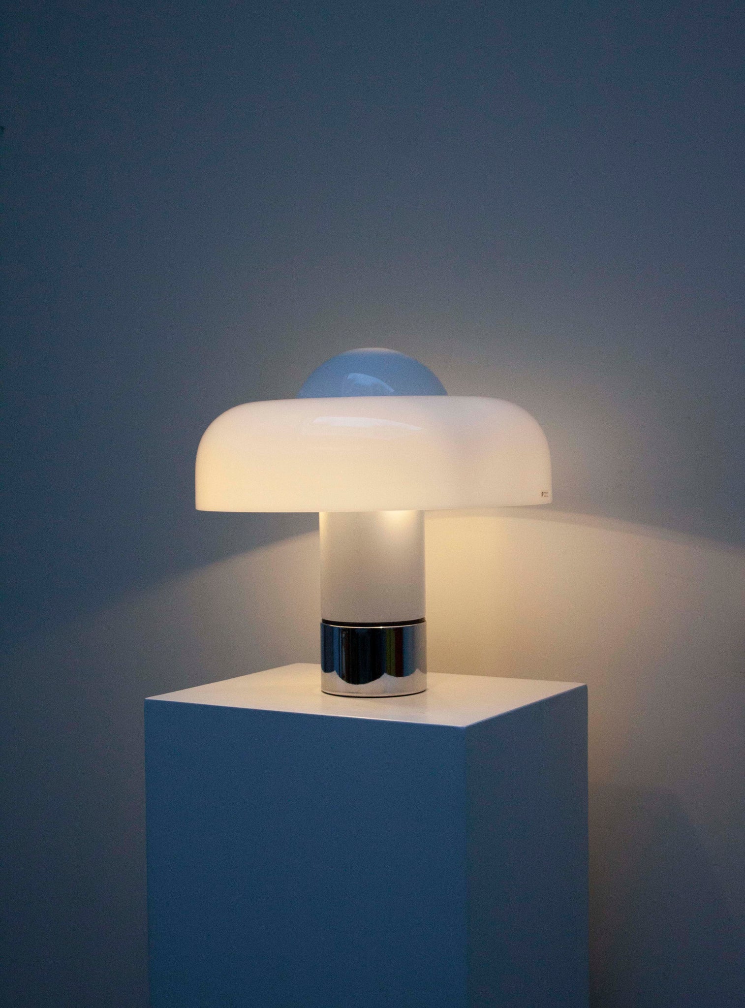 Harvey Guzzini Brumbry Desk Lamp by Luigi Massoni (White)