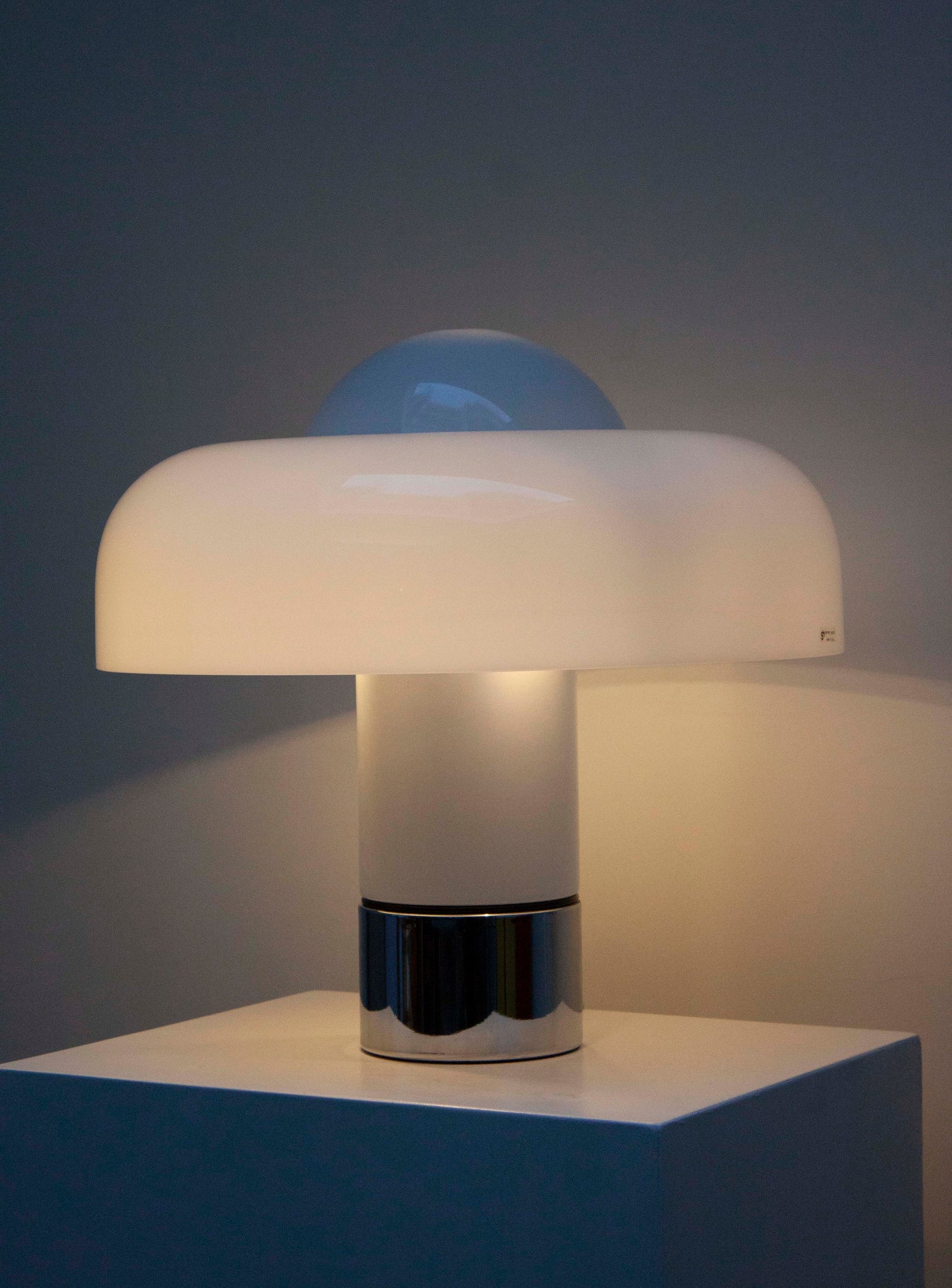 Harvey Guzzini Brumbry Desk Lamp by Luigi Massoni (White)