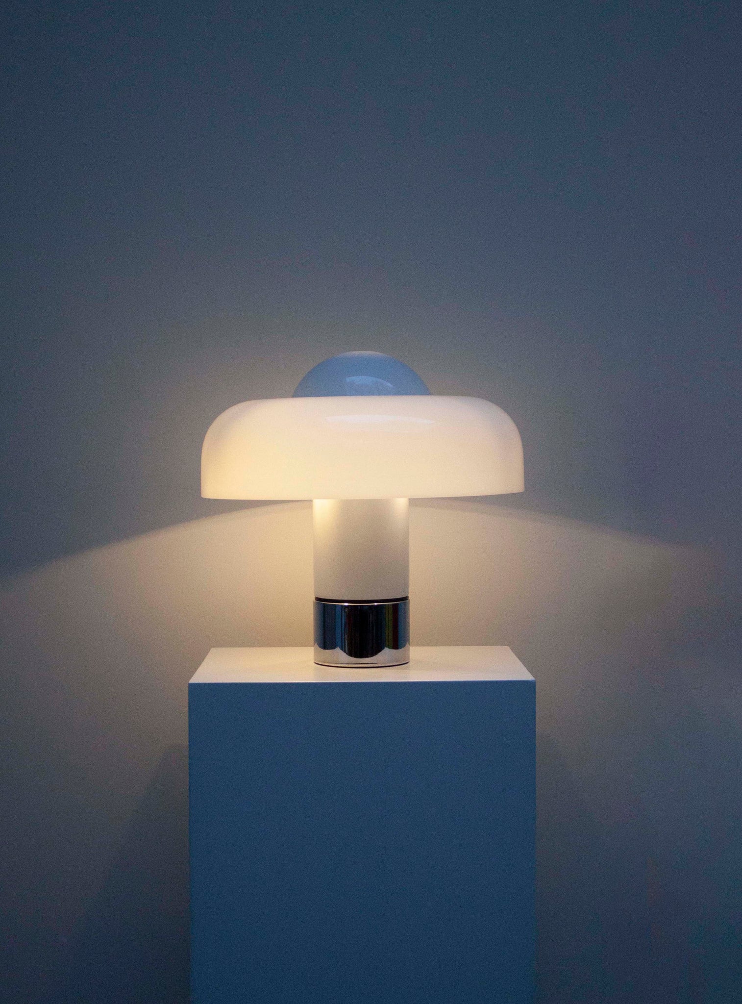 Harvey Guzzini Brumbry Desk Lamp by Luigi Massoni (White)