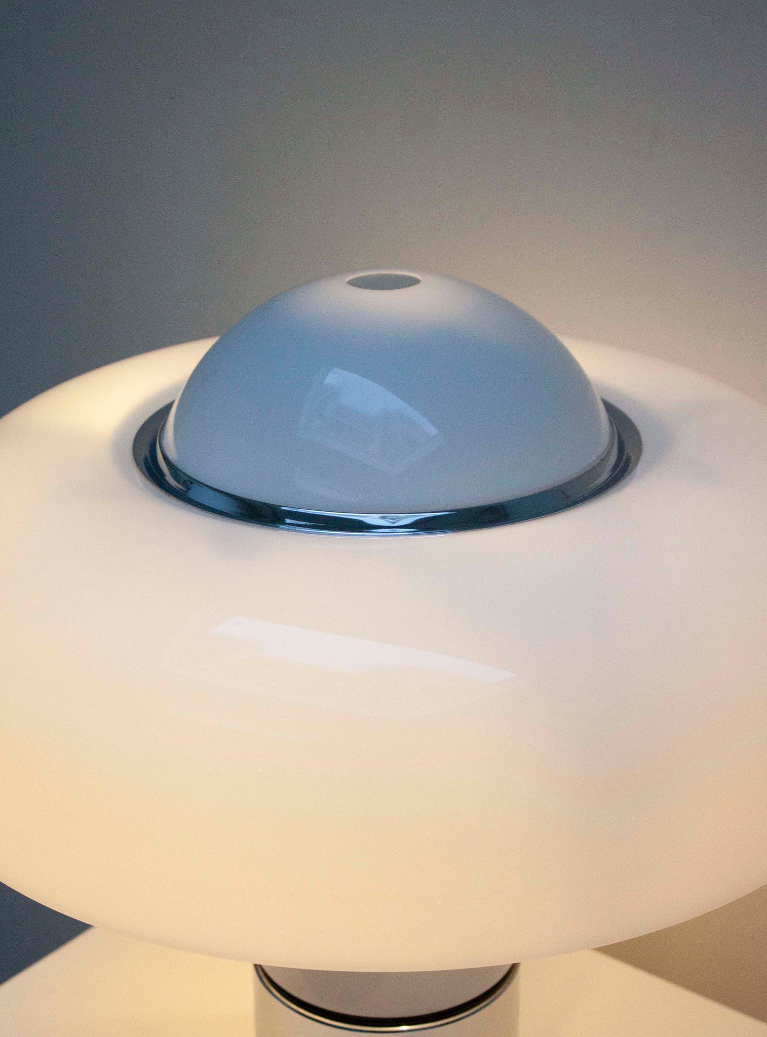 Harvey Guzzini Brumbry Desk Lamp by Luigi Massoni (White)