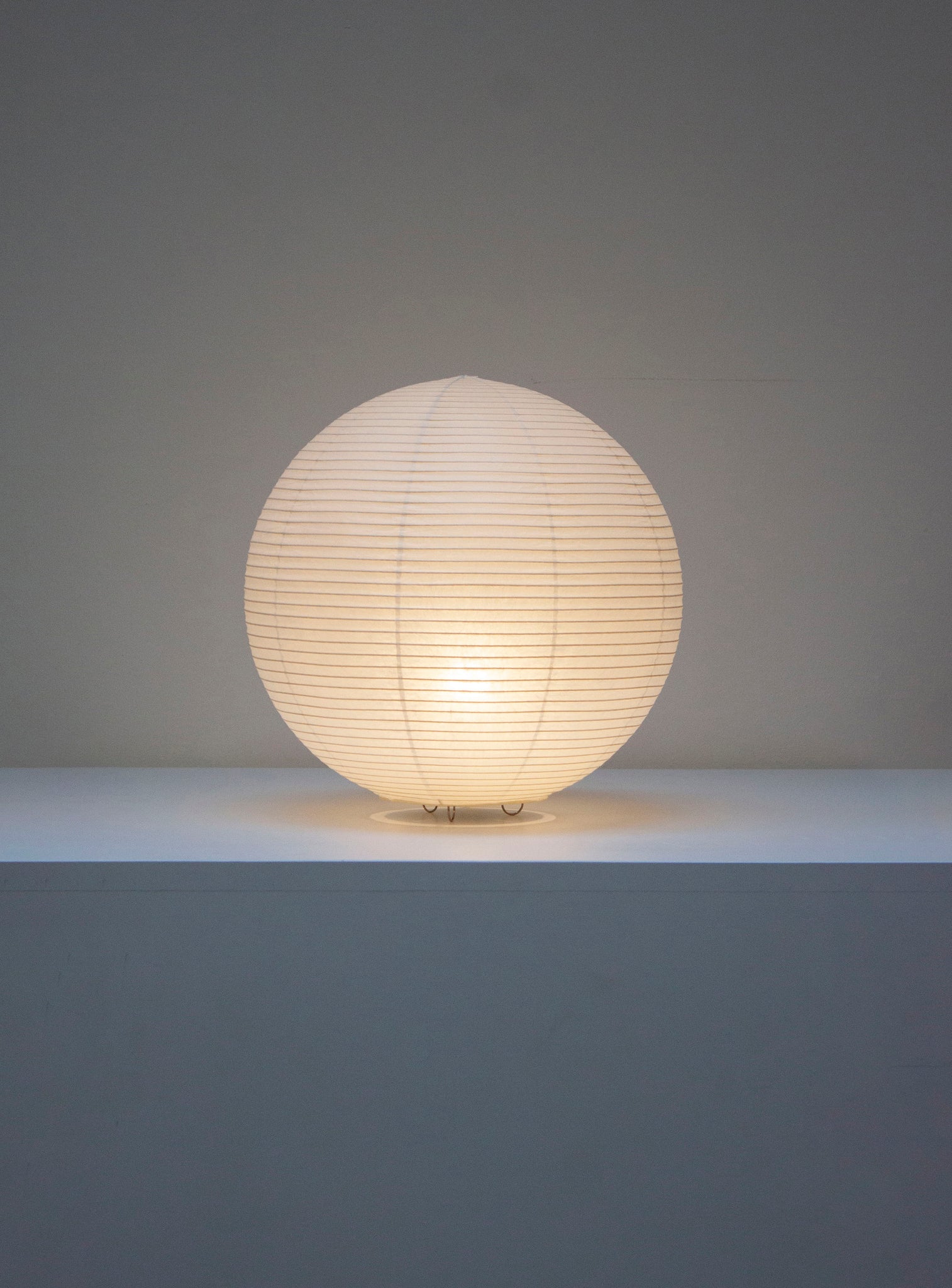 内田繁　Shigeru Uchida Paper Moon Lamp 05 Paper Moon 05 Desk Lamp by Shigeru Uchida – JUKI AMSTERDAM