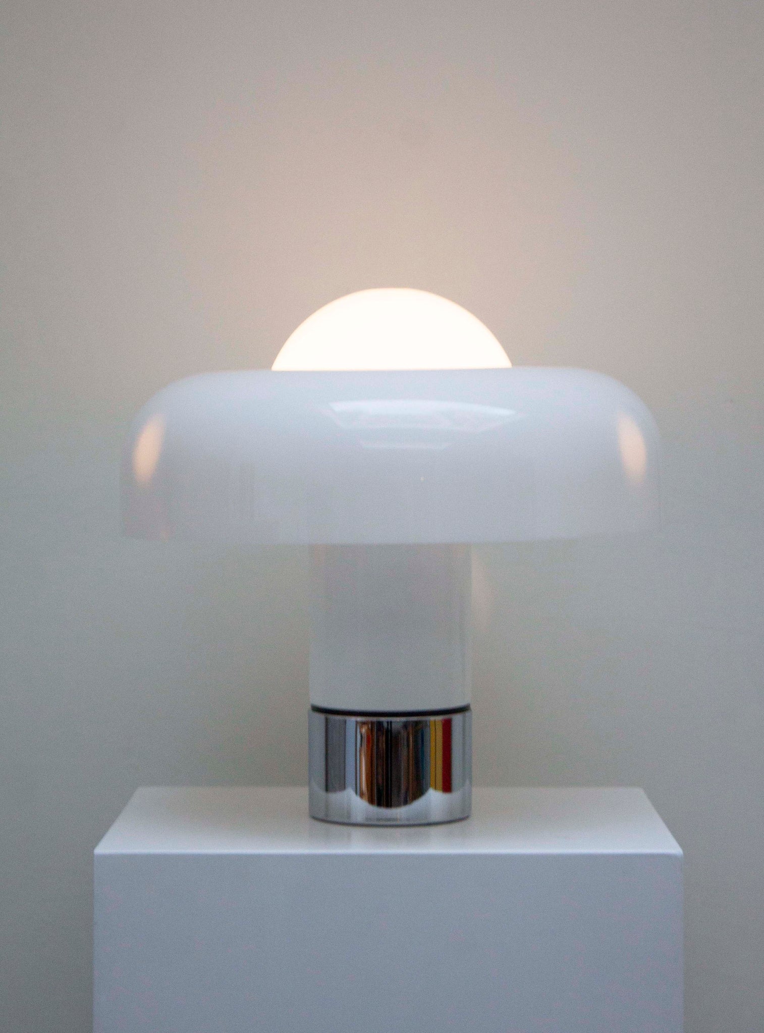 Harvey Guzzini Brumbry Desk Lamp by Luigi Massoni (White)