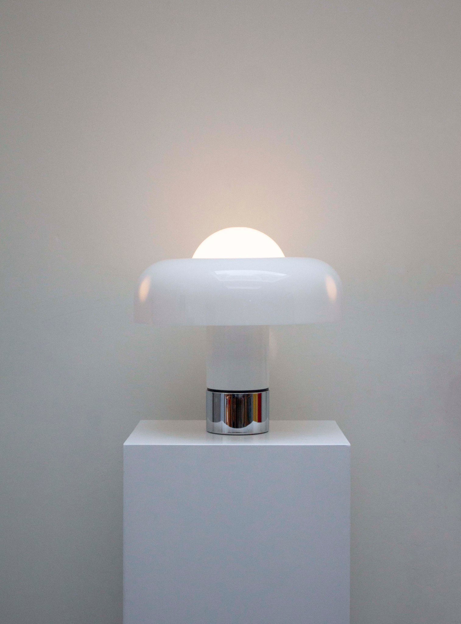 Harvey Guzzini Brumbry Desk Lamp by Luigi Massoni (White)