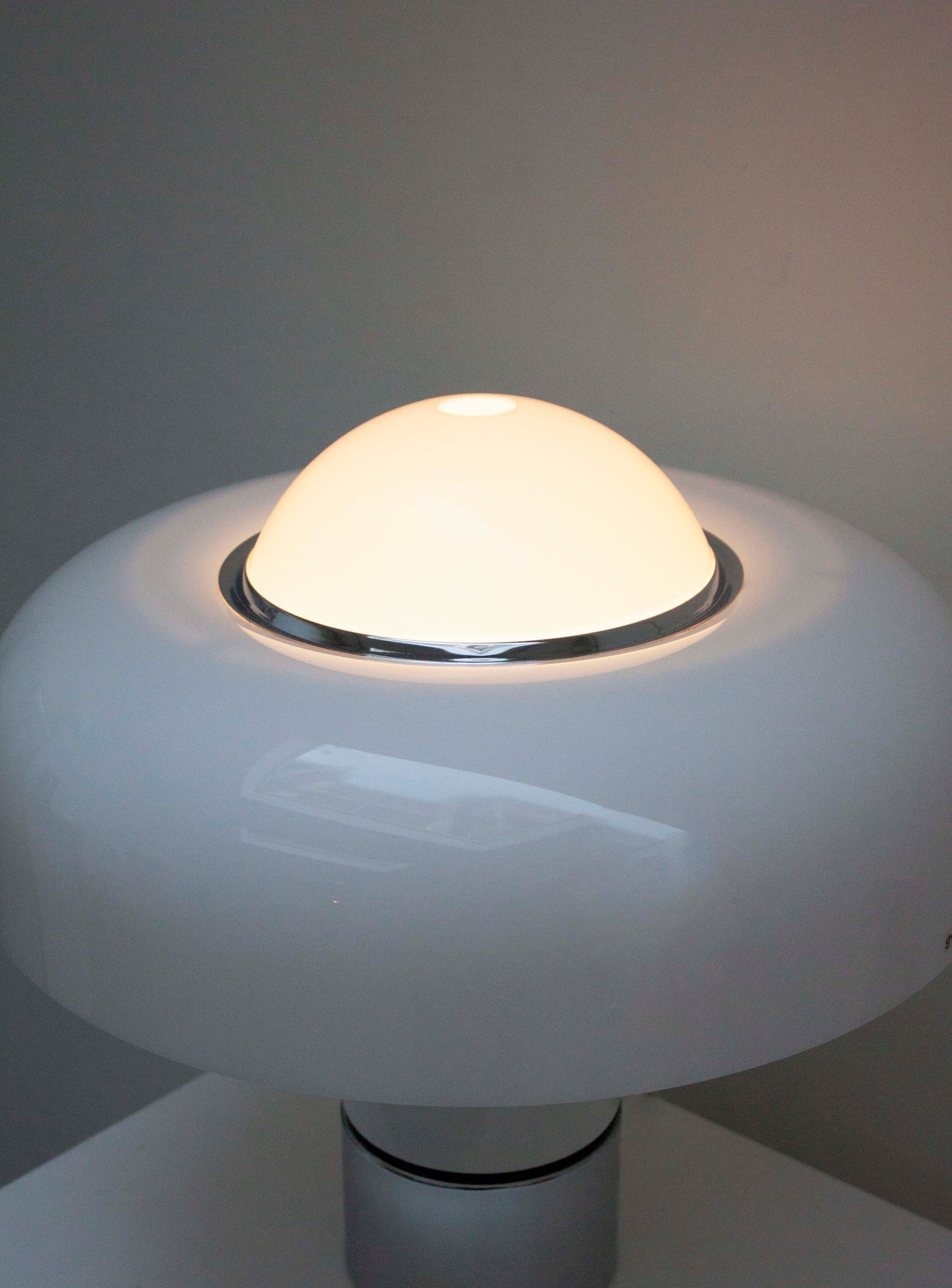 Harvey Guzzini Brumbry Desk Lamp by Luigi Massoni (White)