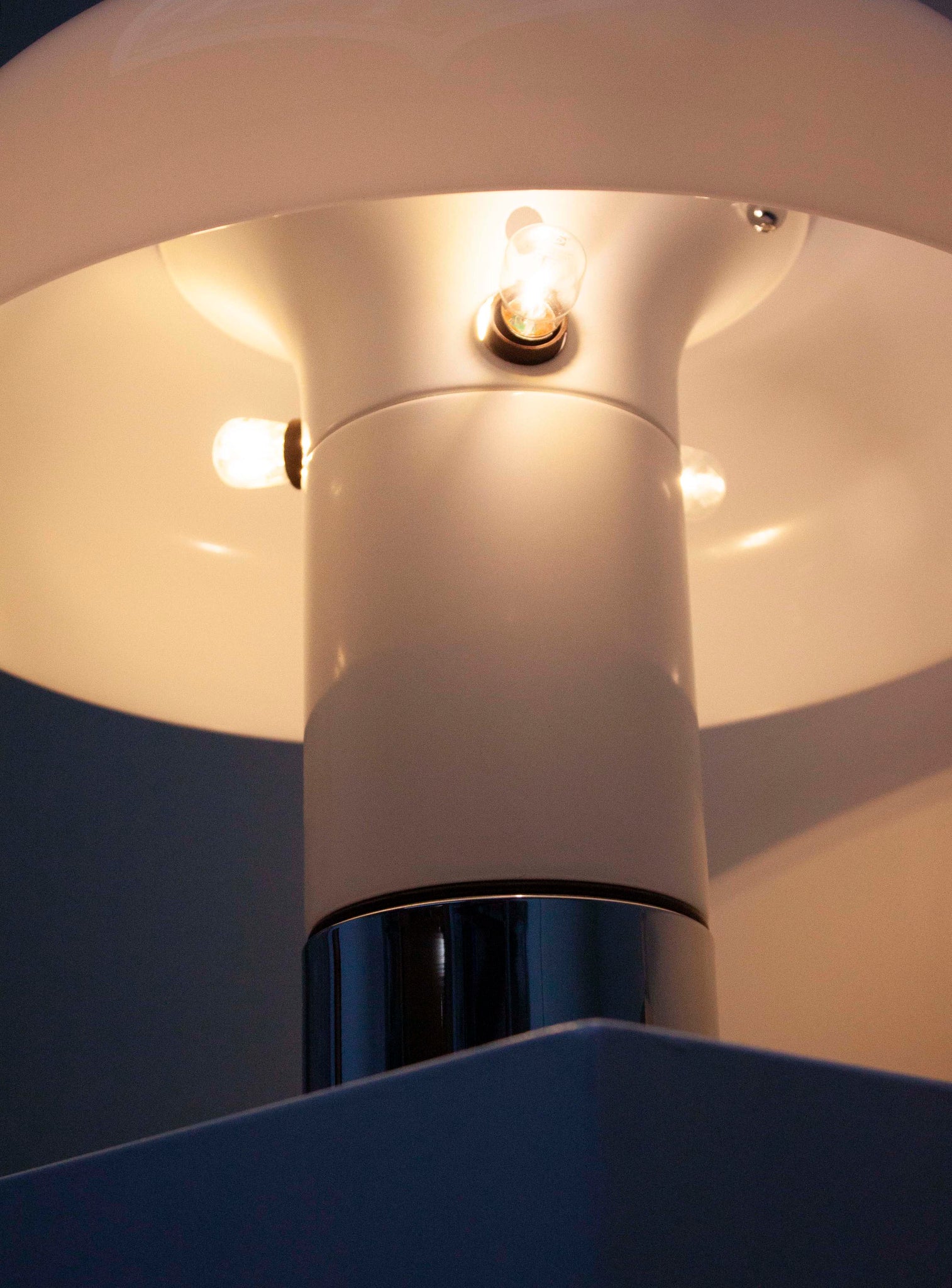 Harvey Guzzini Brumbry Desk Lamp by Luigi Massoni (White)