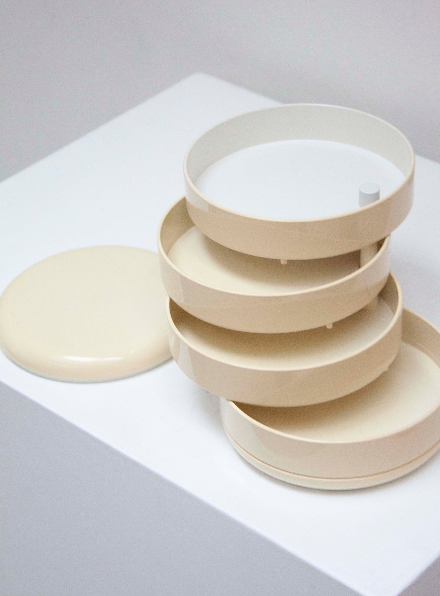 Rexite 900 Multiplor Desk Organizer by Rino Pirovano (Off-White)