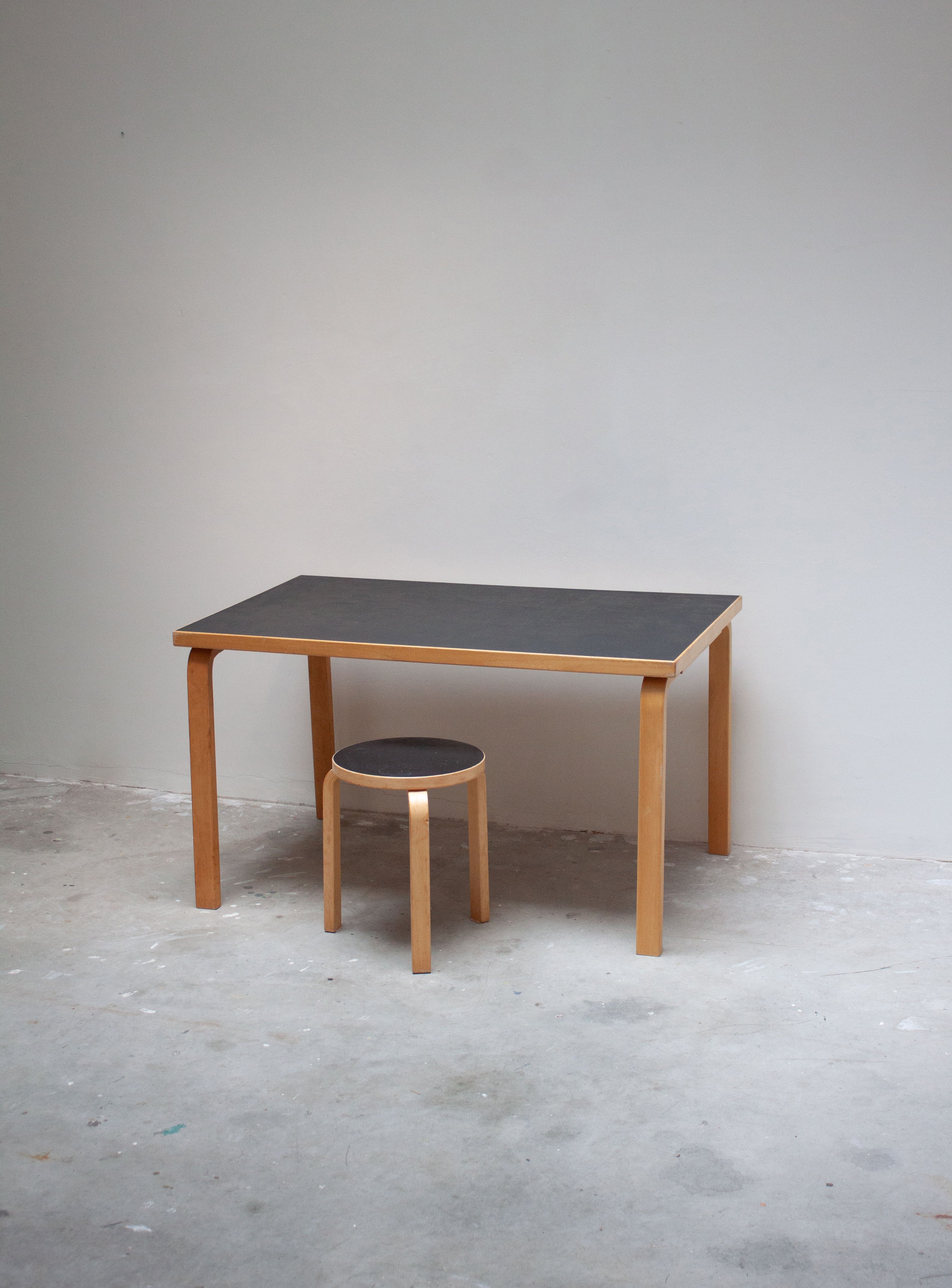 Artek Model 81B Dining Table by Alvar Aalto (Black) – JUKI AMSTERDAM