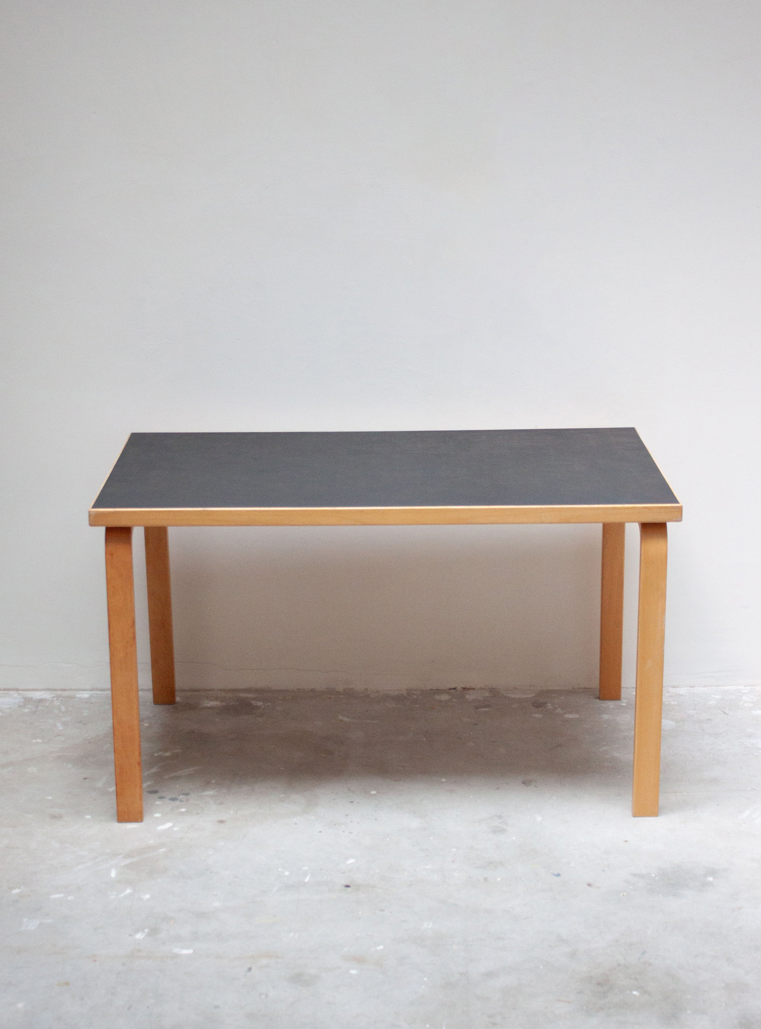 Artek Model 81B Dining Table by Alvar Aalto (Black) – JUKI AMSTERDAM