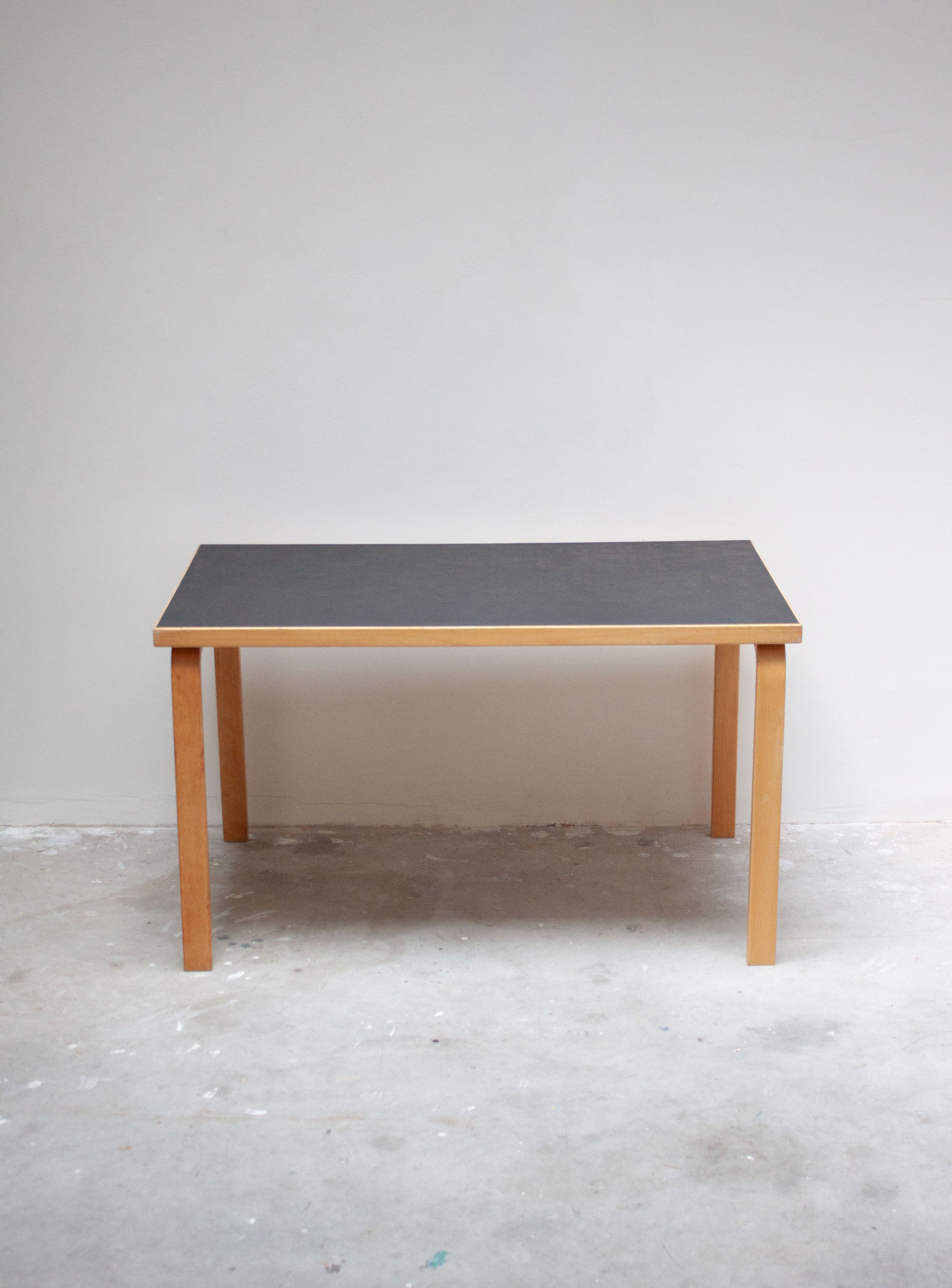 Artek Model 81B Dining Table by Alvar Aalto (Black) – JUKI AMSTERDAM