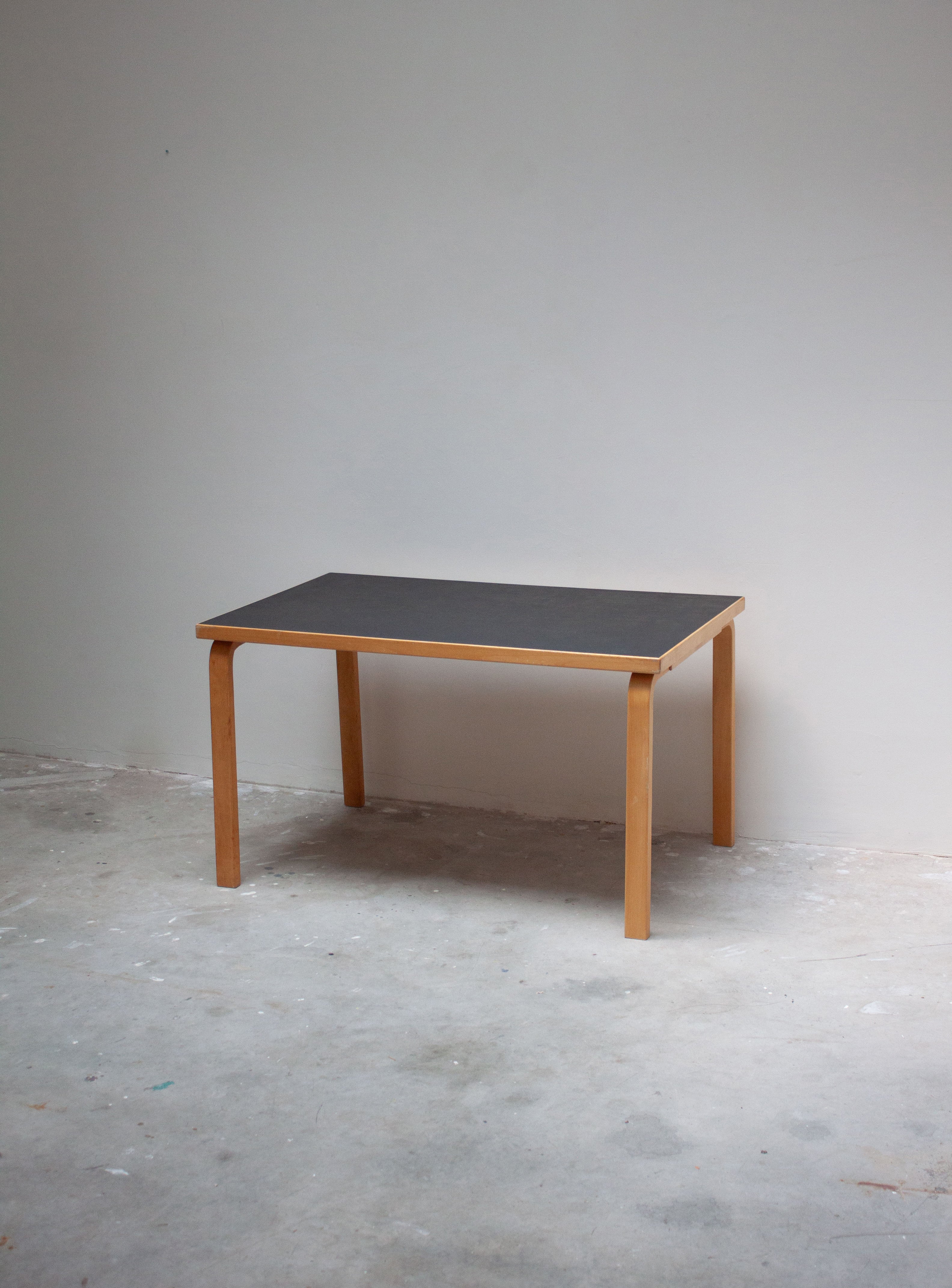 Artek Model 81B Dining Table by Alvar Aalto (Black) – JUKI AMSTERDAM