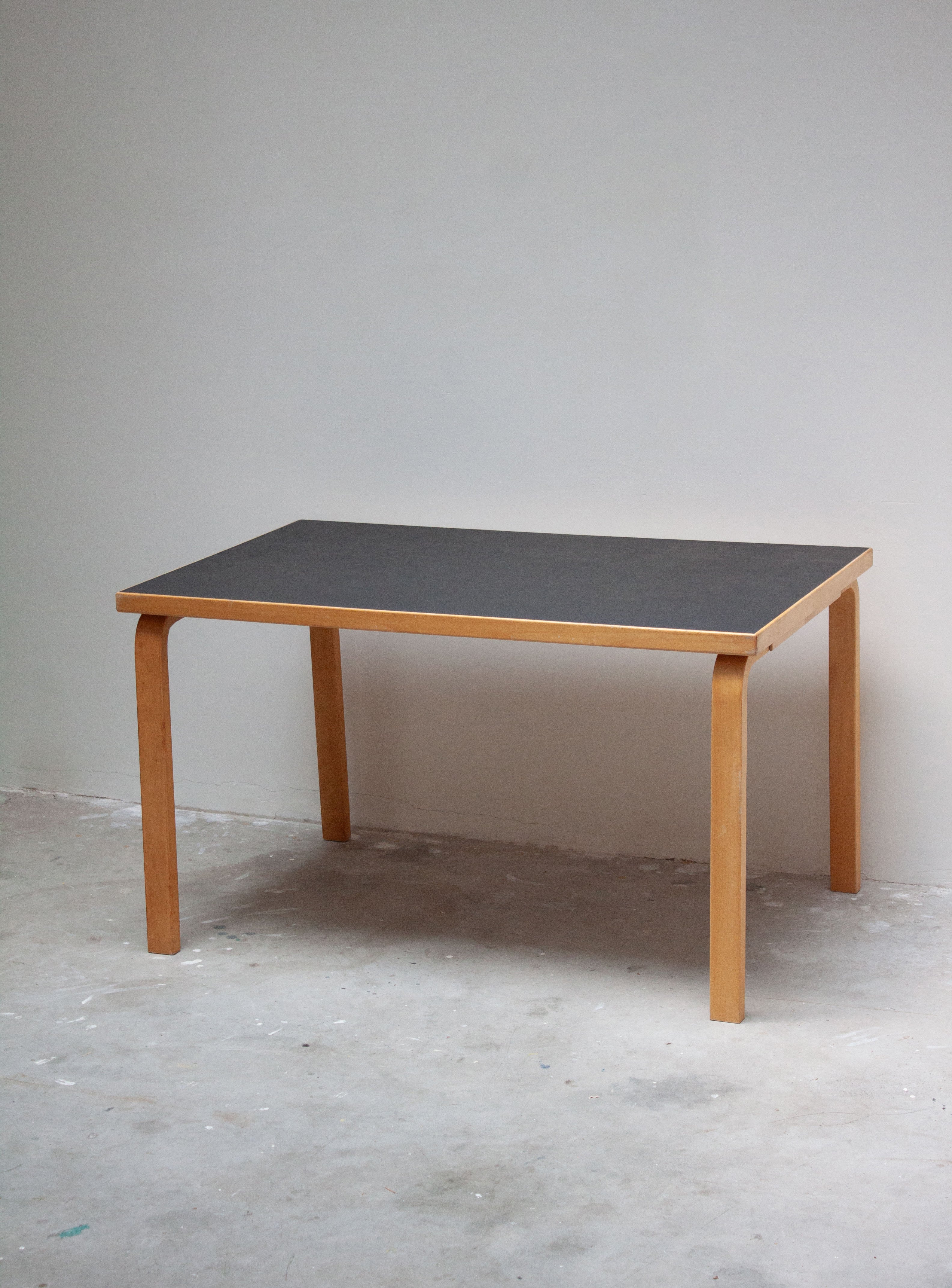 Artek Model 81B Dining Table by Alvar Aalto (Black) – JUKI AMSTERDAM