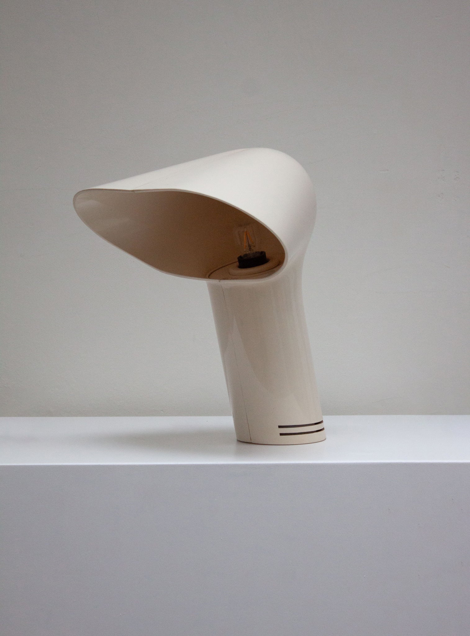 Guzzini Sorella Desk Lamp by Harvey Guzzini (White)