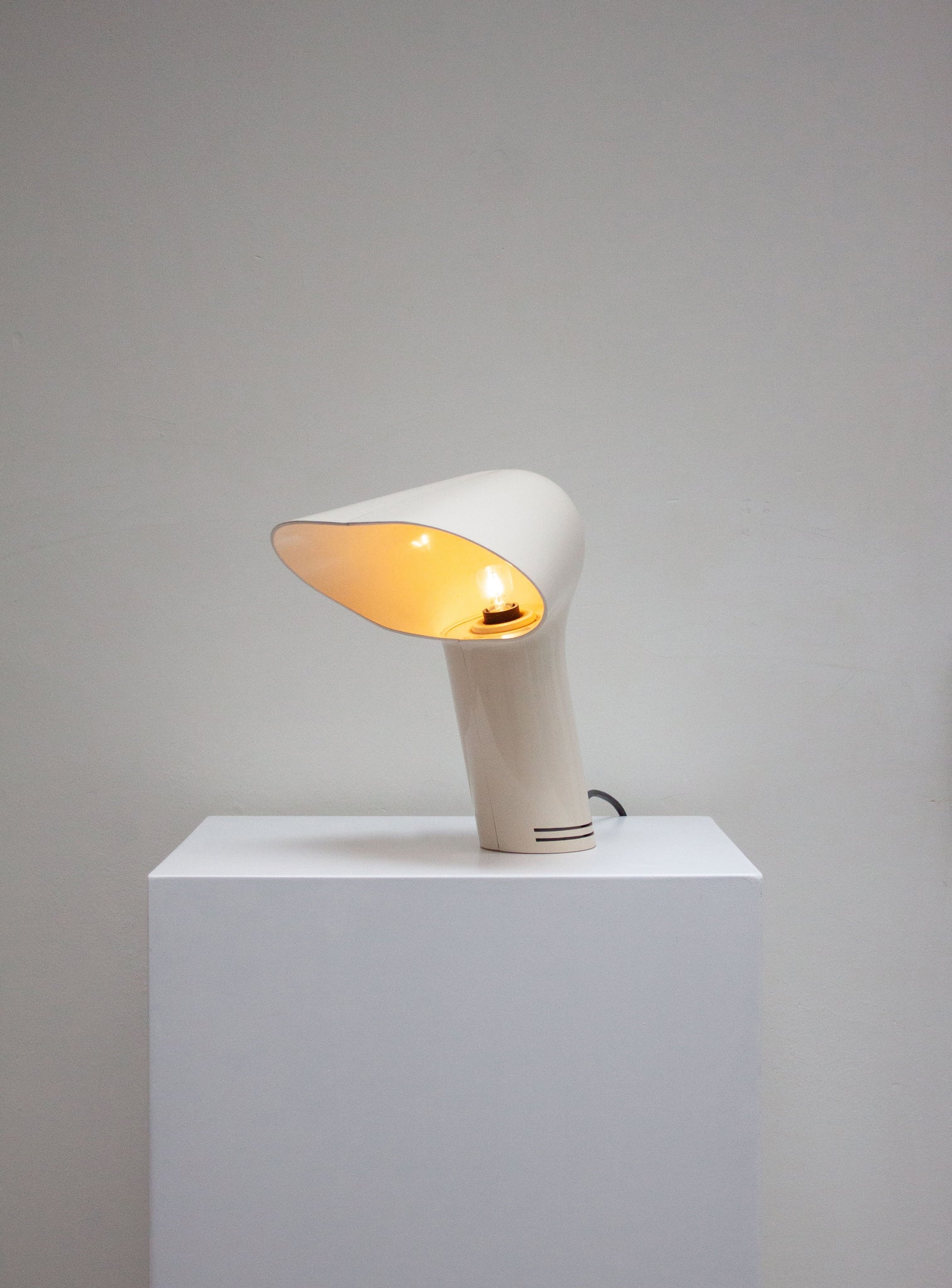 Guzzini Sorella Desk Lamp by Harvey Guzzini (White)