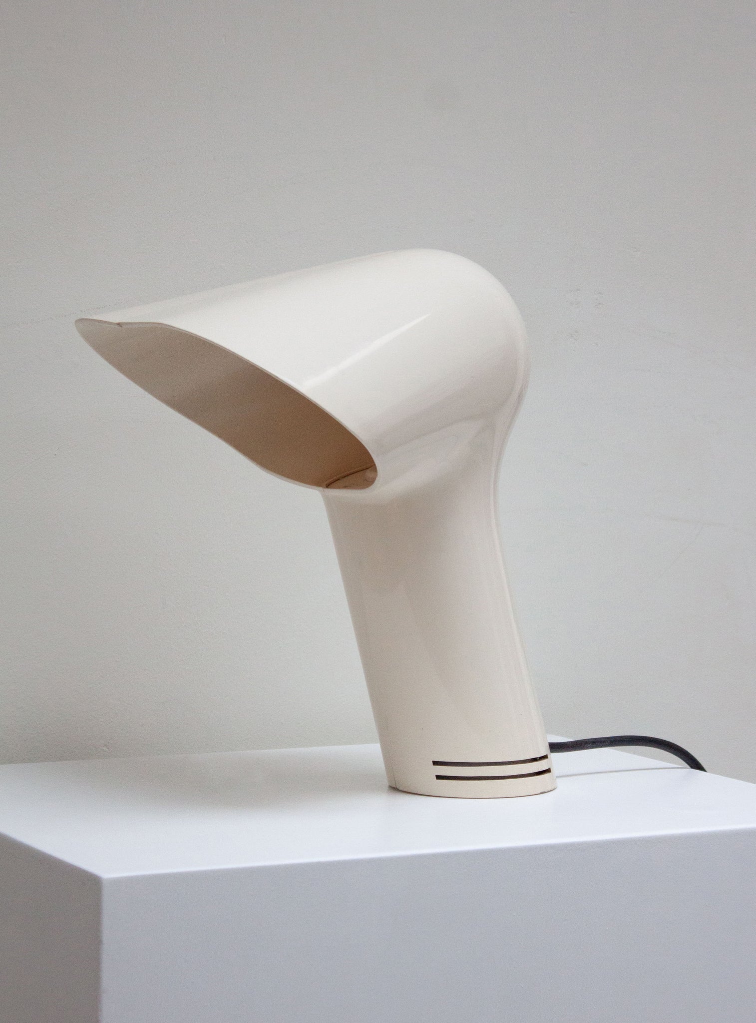 Guzzini Sorella Desk Lamp by Harvey Guzzini (White)
