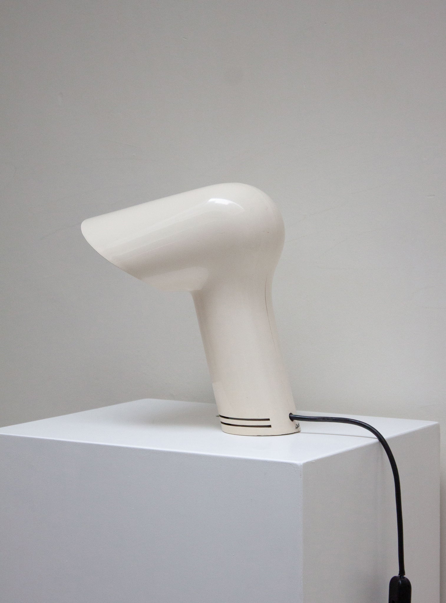 Guzzini Sorella Desk Lamp by Harvey Guzzini (White)