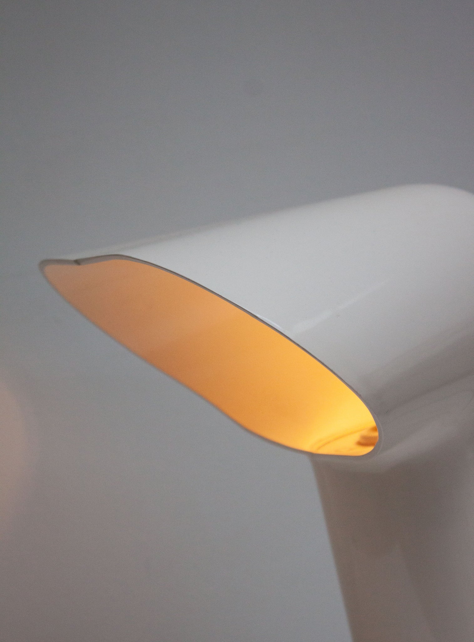 Guzzini Sorella Desk Lamp by Harvey Guzzini (White)