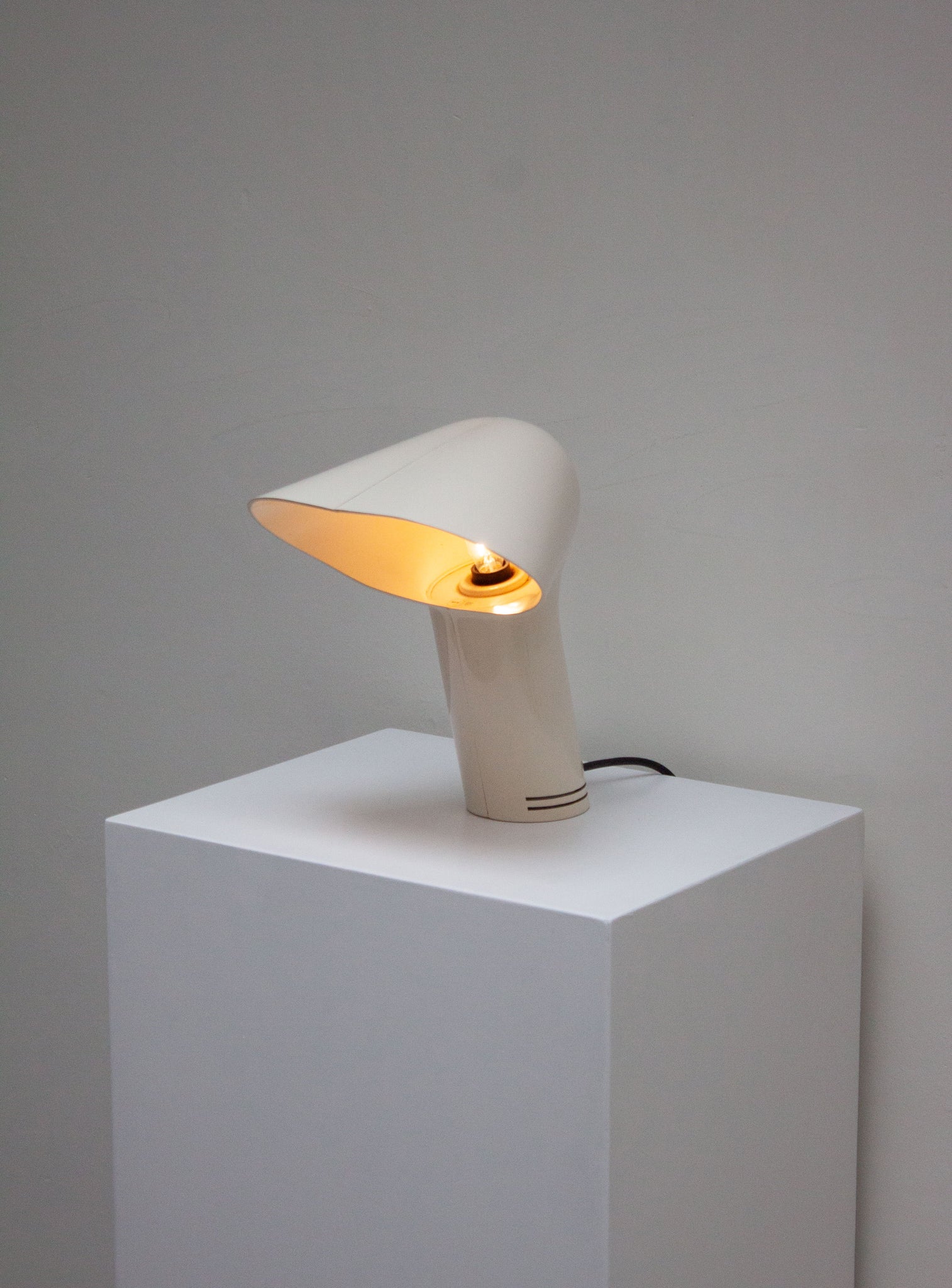 Guzzini Sorella Desk Lamp by Harvey Guzzini (White)
