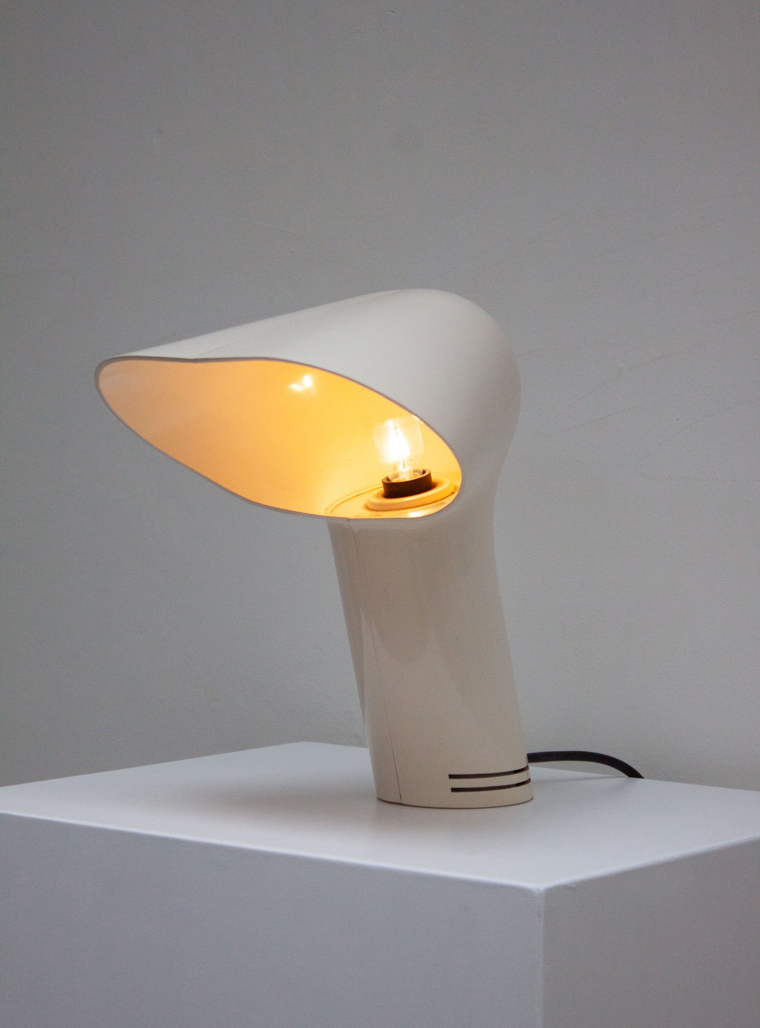 Guzzini Sorella Desk Lamp by Harvey Guzzini (White)