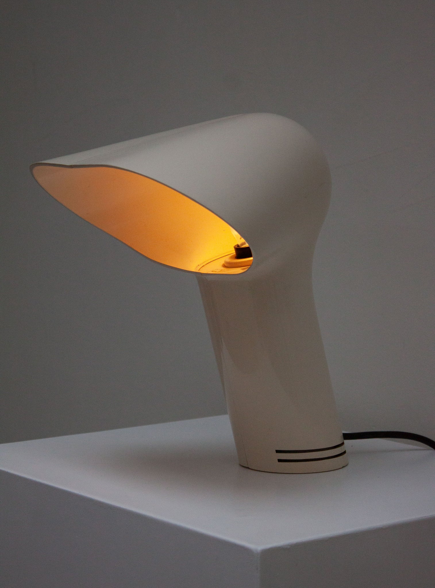 Guzzini Sorella Desk Lamp by Harvey Guzzini (White)