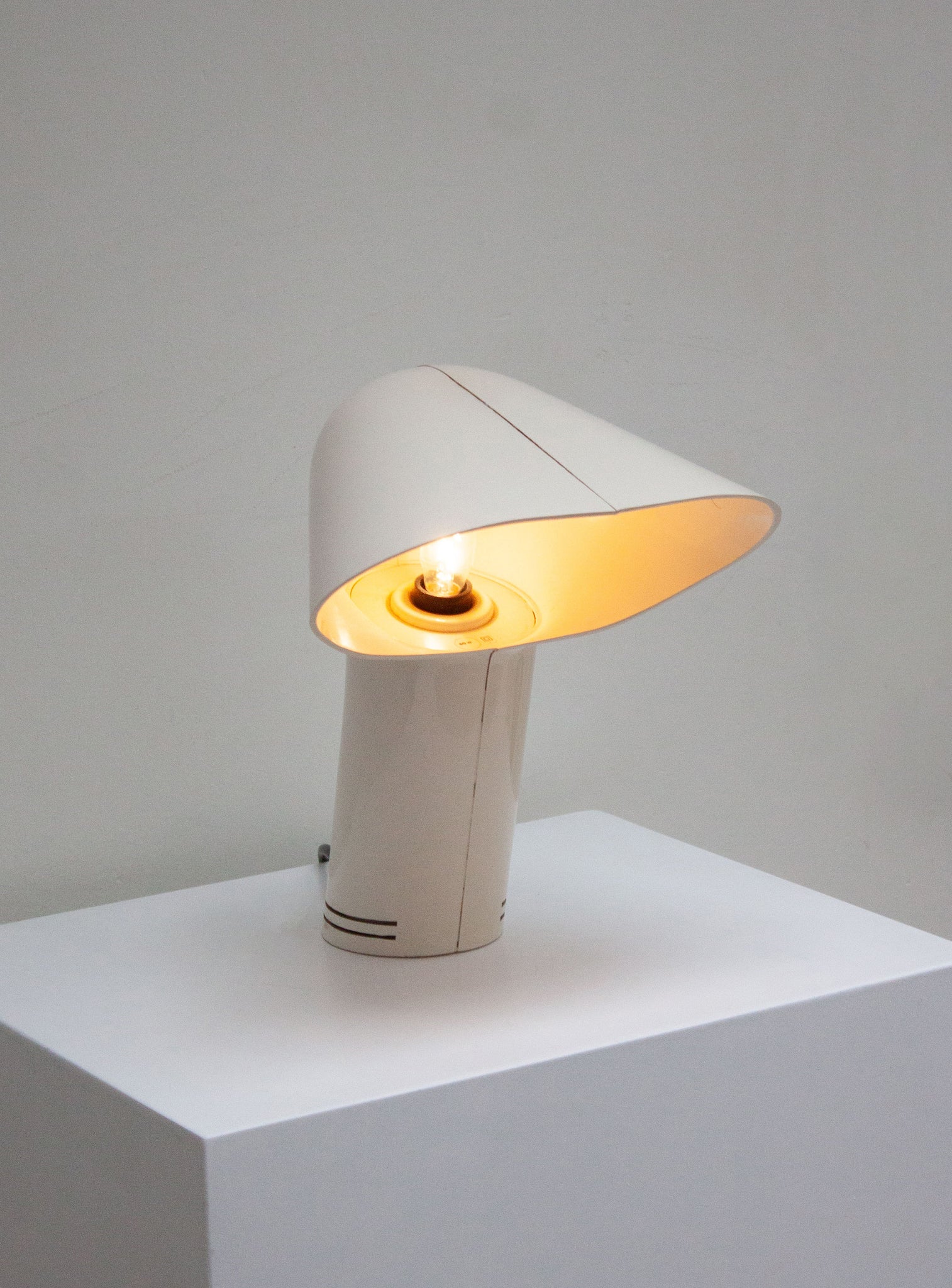 Guzzini Sorella Desk Lamp by Harvey Guzzini (White)