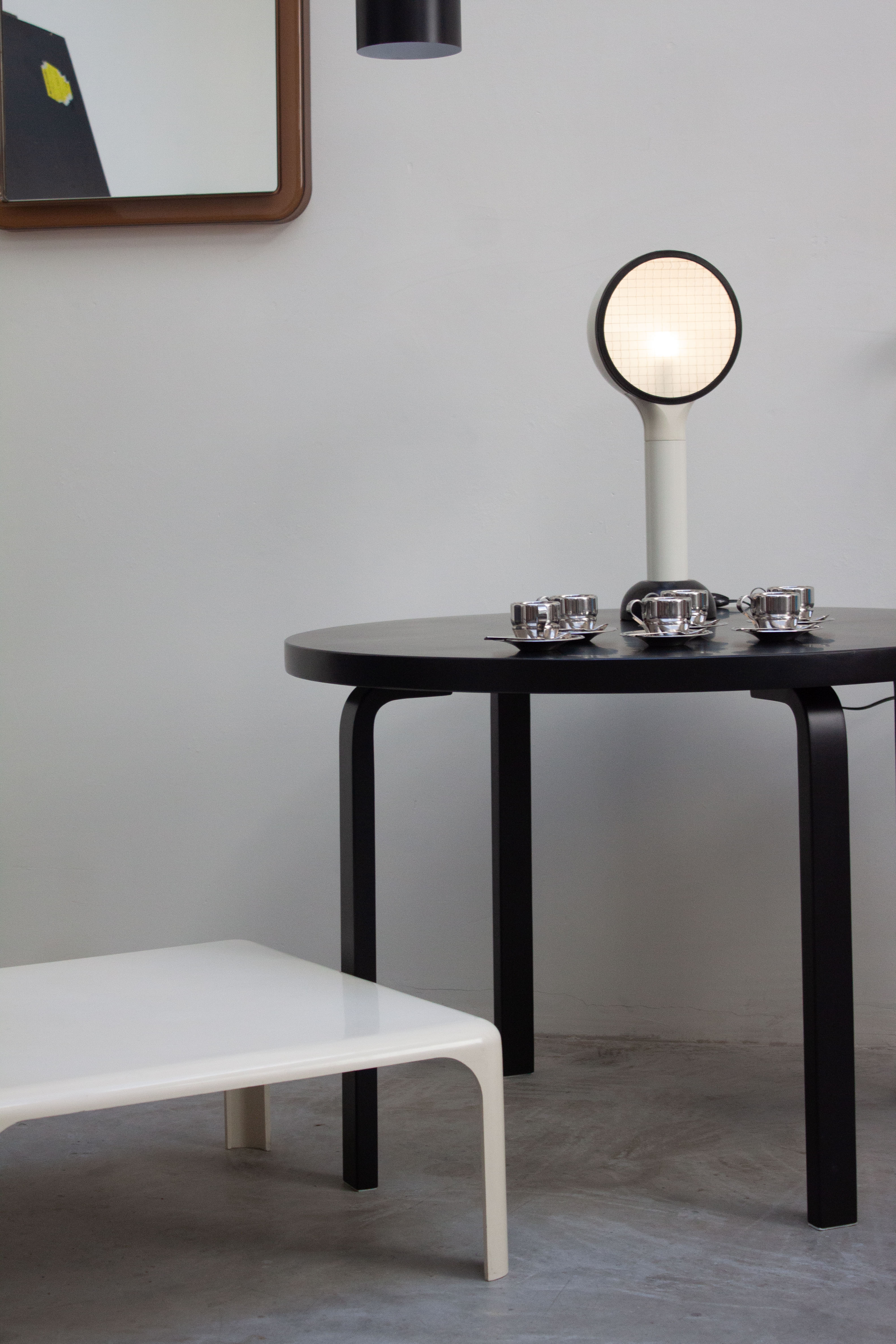 Artek 90A Round Dining Table by Alvar Aalto (Black) – JUKI AMSTERDAM