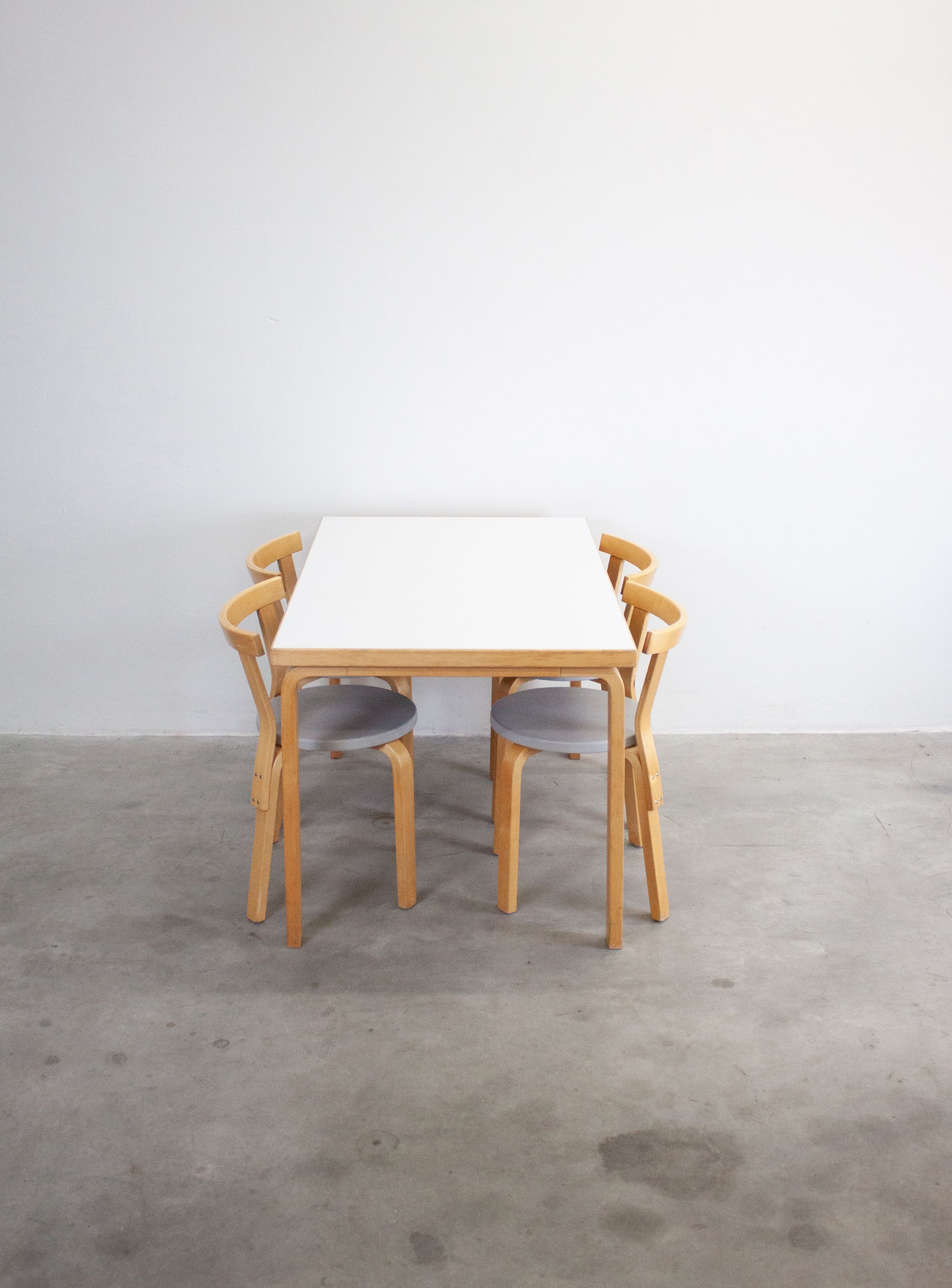 Artek Model 81B Dining Table by Alvar Aalto (White) – JUKI AMSTERDAM