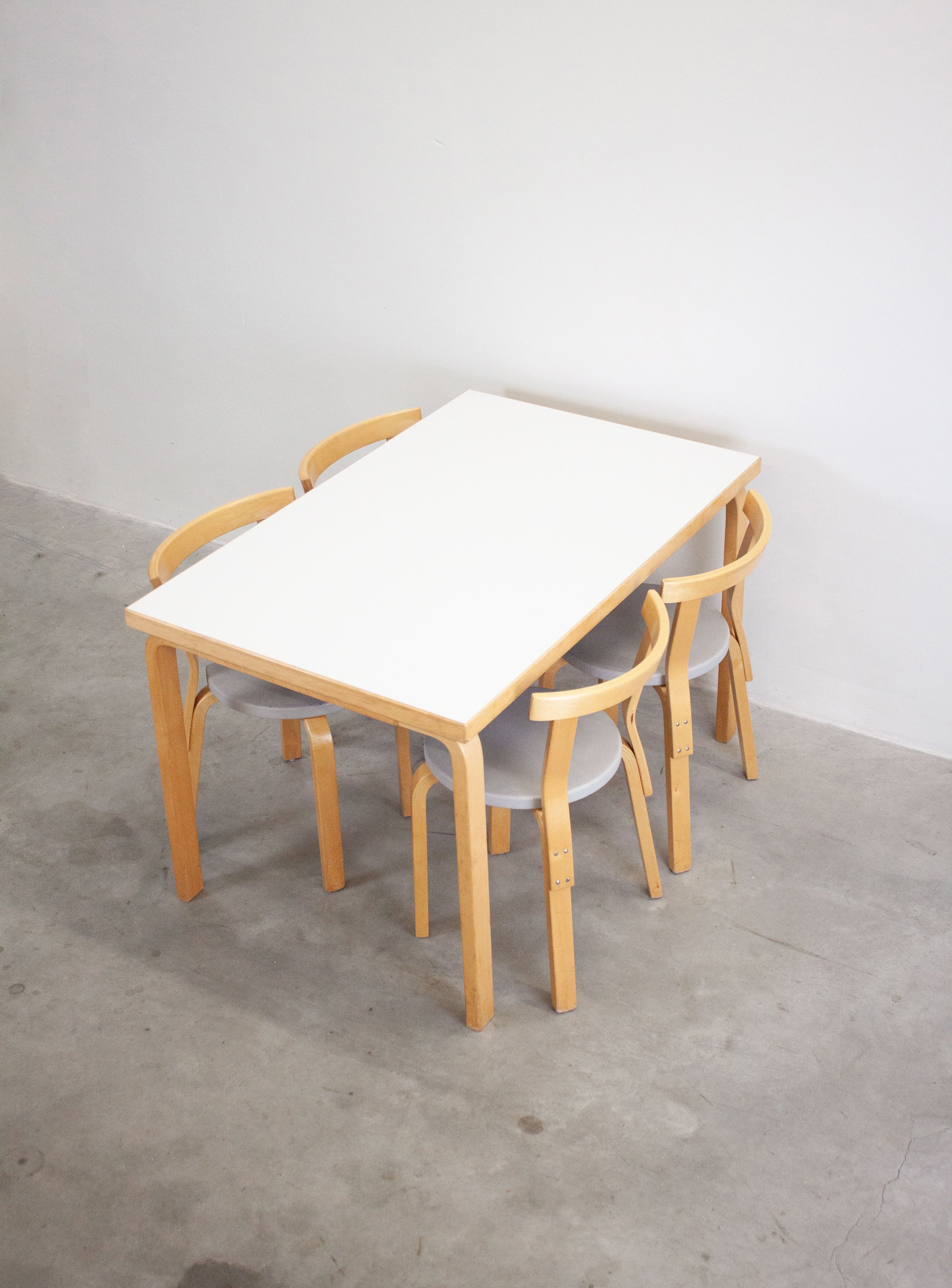 Artek Model 81B Dining Table by Alvar Aalto (White) – JUKI AMSTERDAM