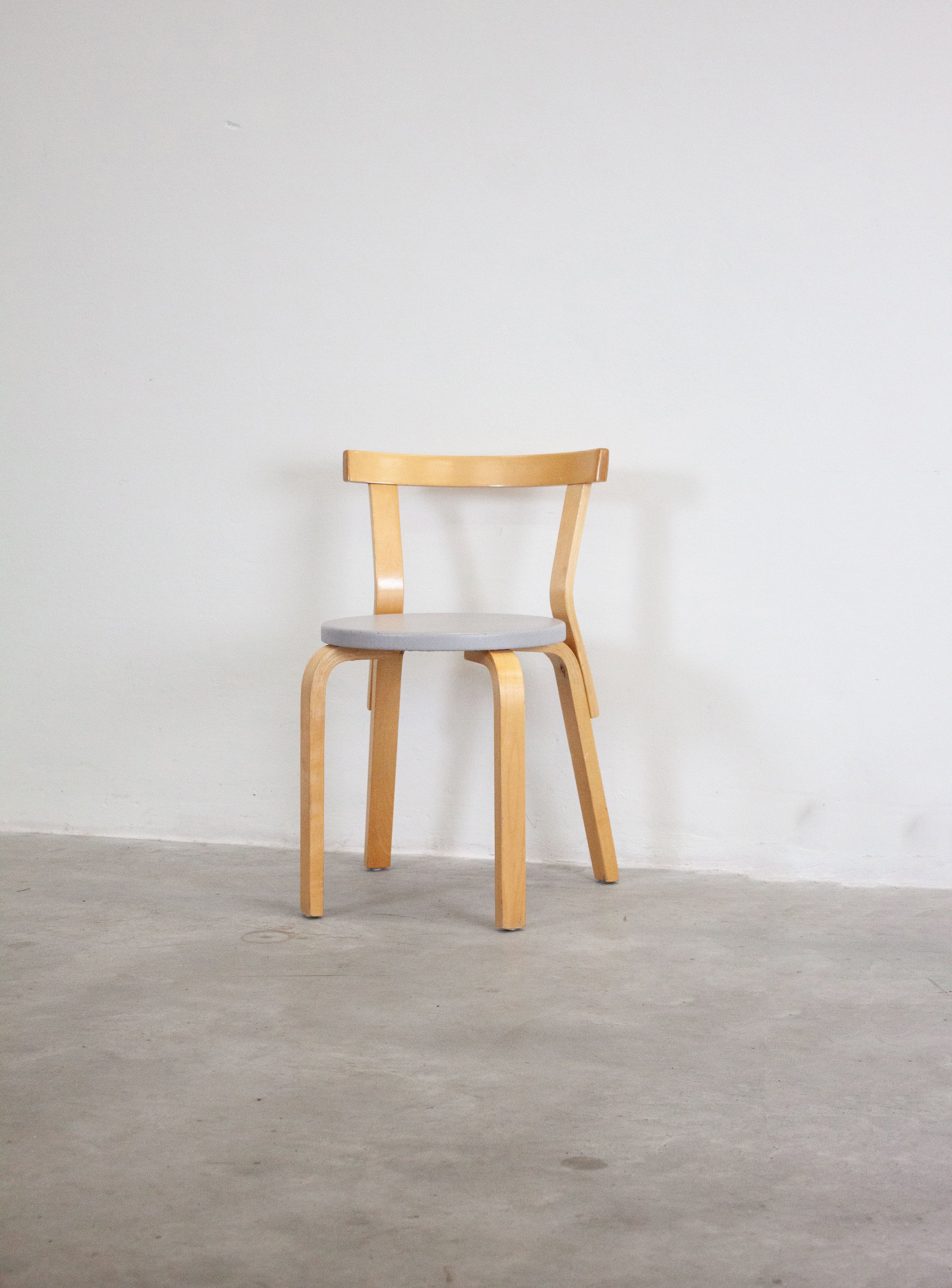 Artek Model 68 Chairs by Alvar Aalto (Grey) – JUKI AMSTERDAM