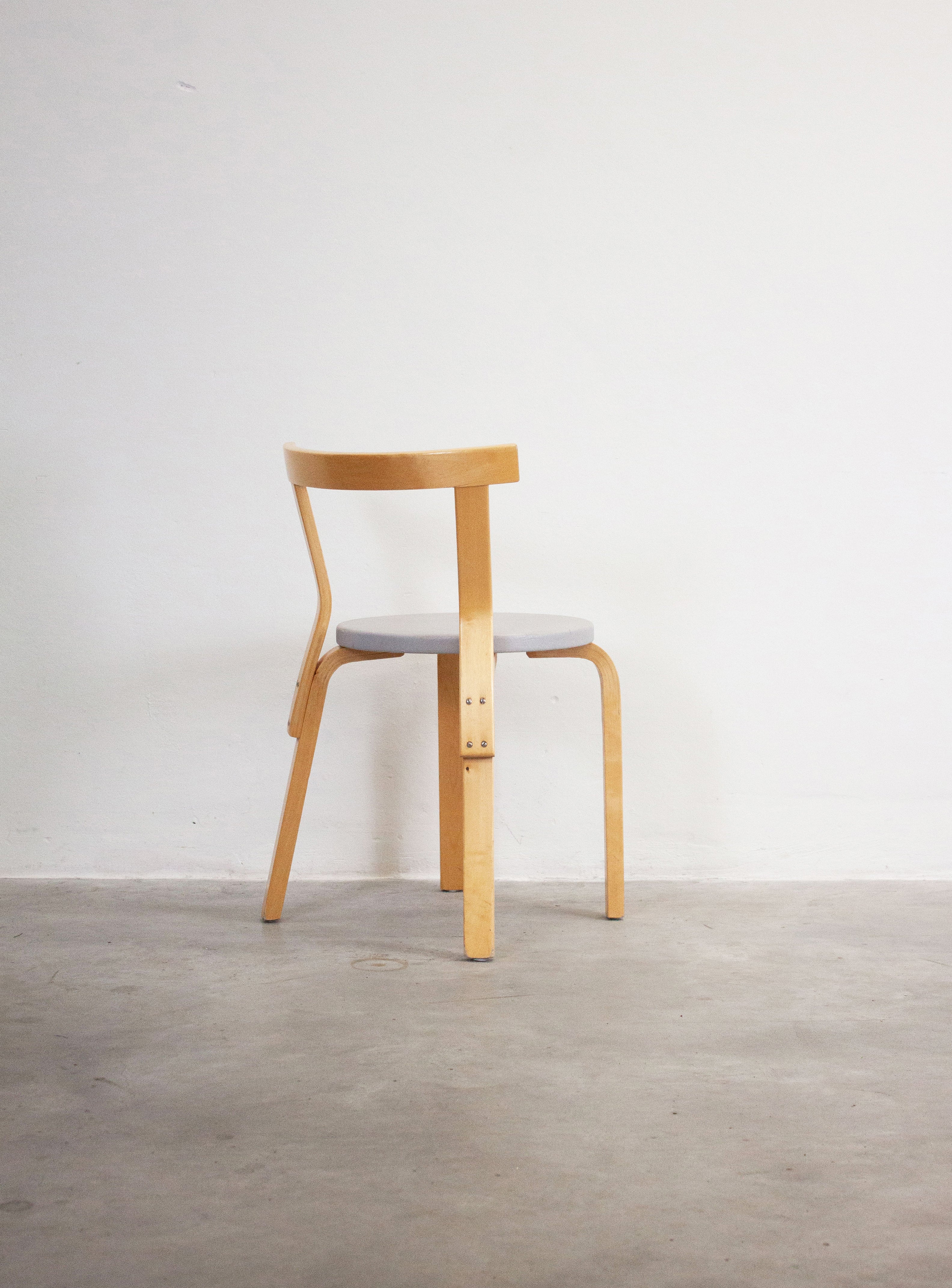 Artek Model 68 Chairs by Alvar Aalto (Grey) – JUKI AMSTERDAM