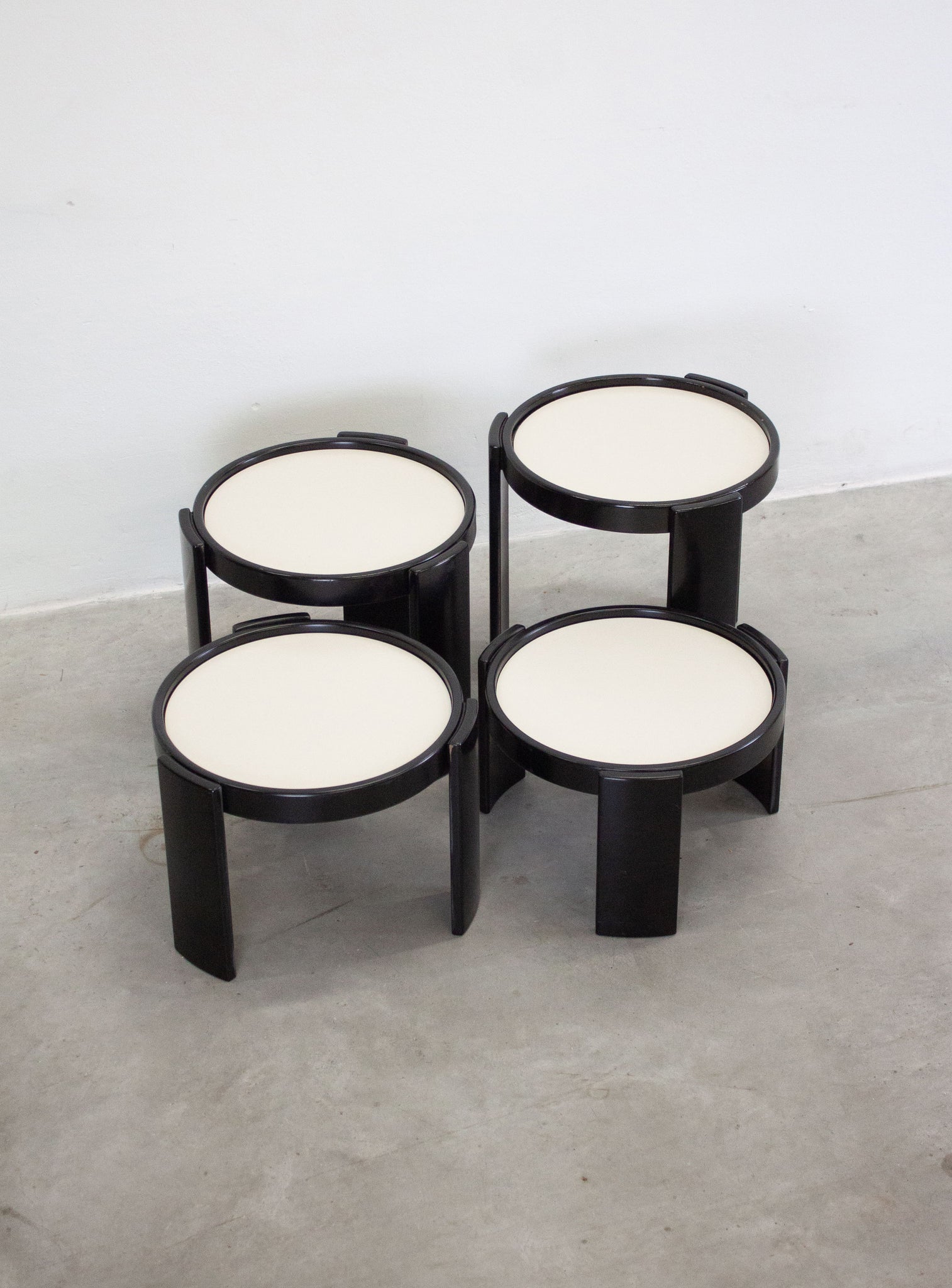 Cassina Nesting Tables by Gianfranco Frattini (Black) – JUKI AMSTERDAM
