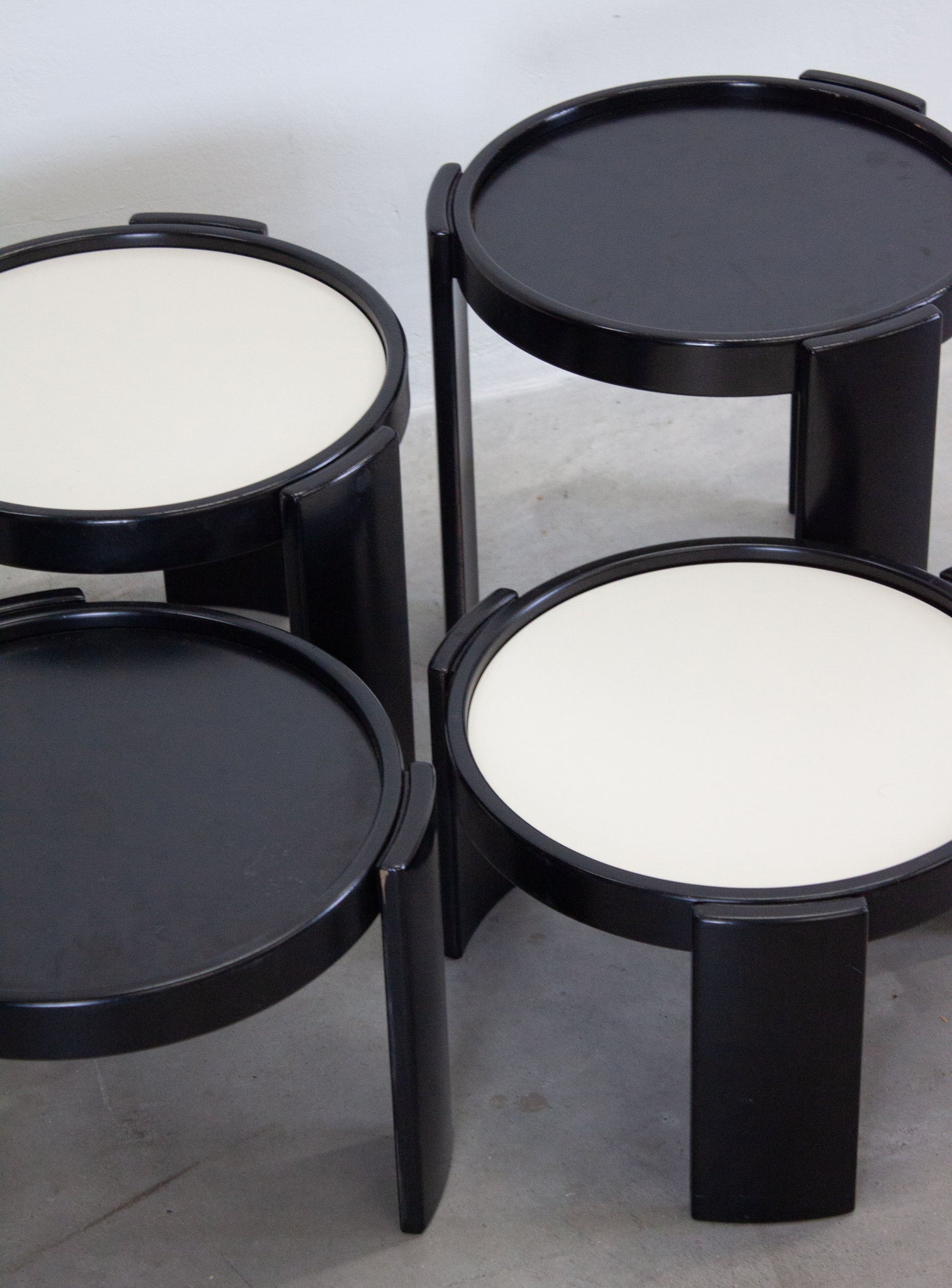 Cassina Nesting Tables by Gianfranco Frattini (Black) – JUKI AMSTERDAM