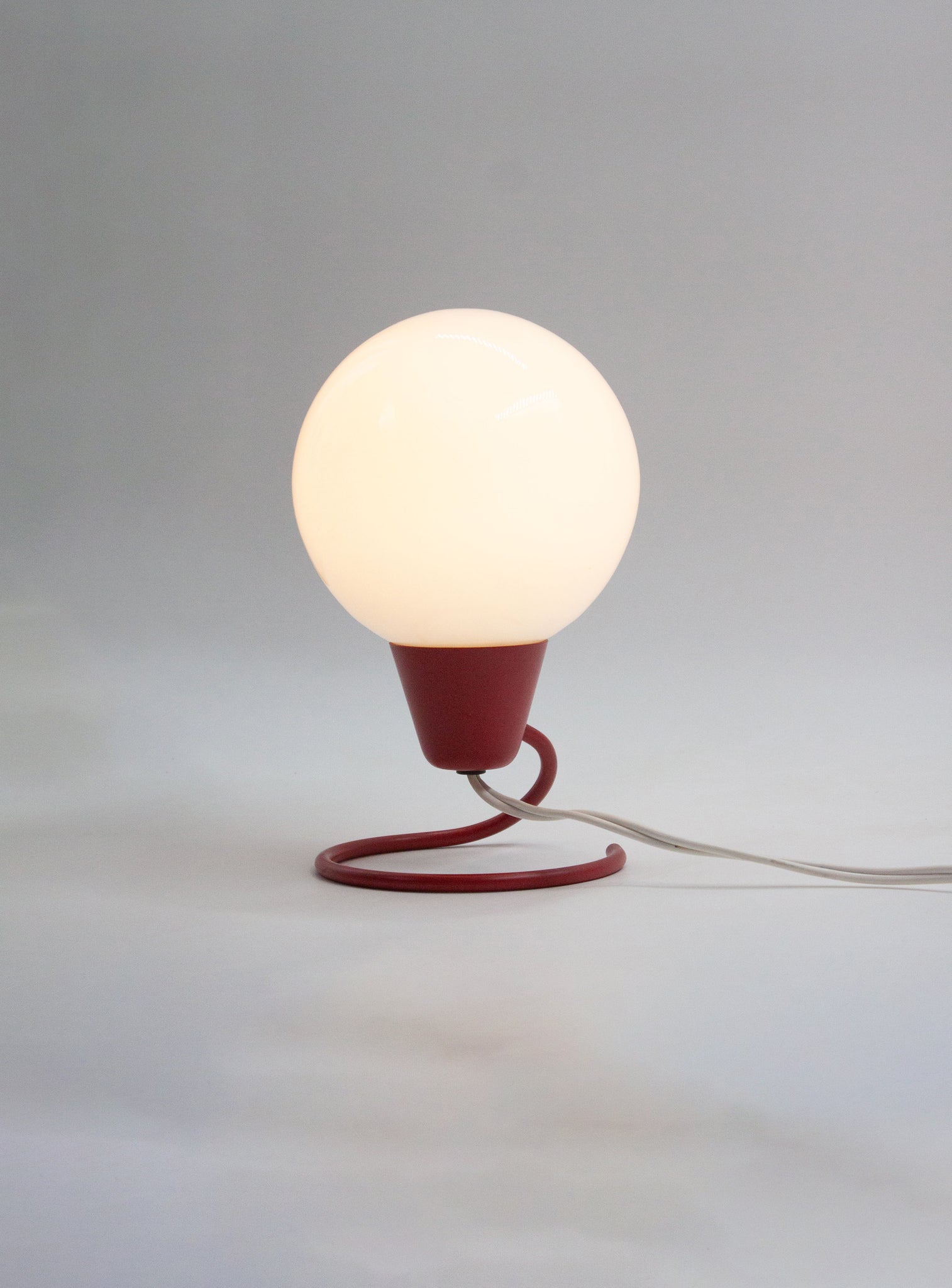 Vintage Sphere Desk Lamp (Red)