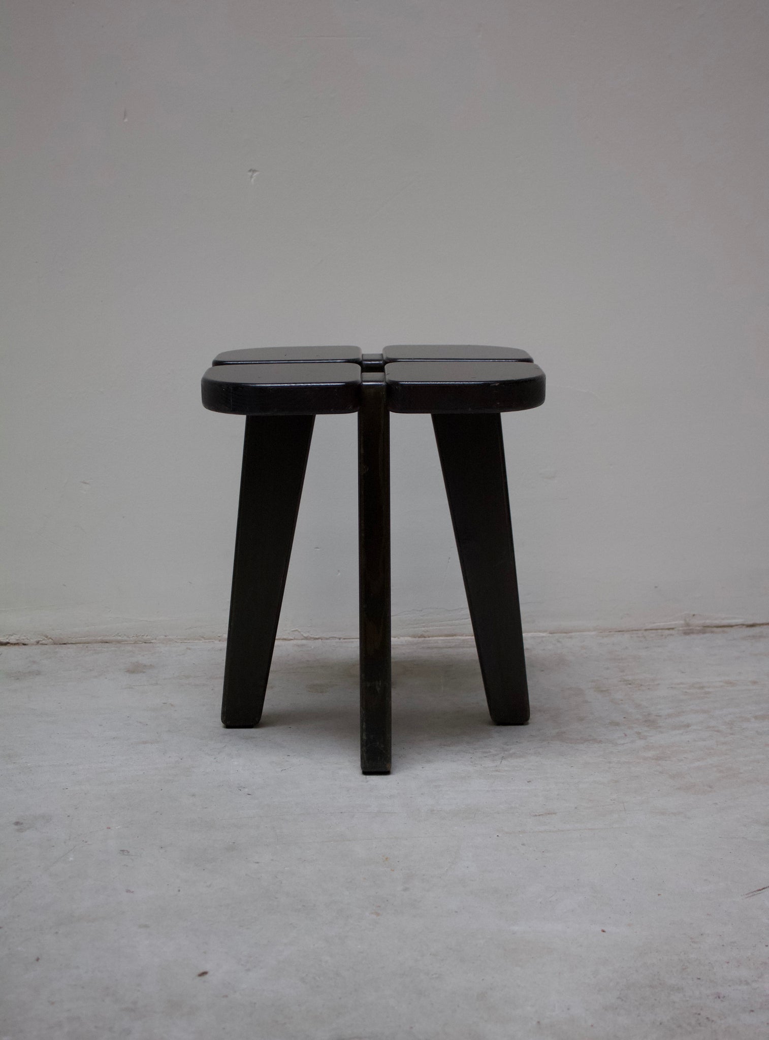Keravan Puusepäntehdas Apila Stool by Rauni Peippo (Dark Green)