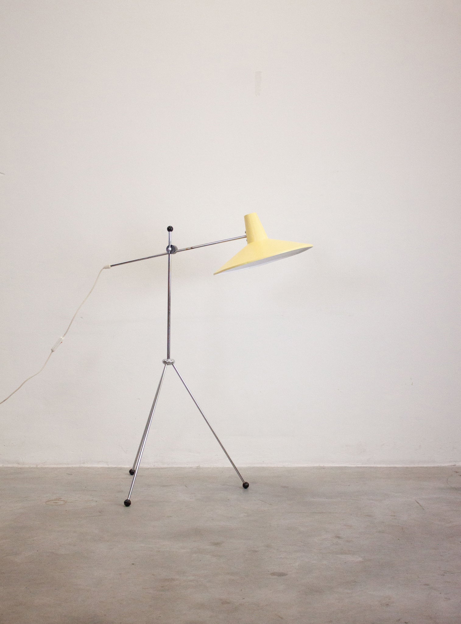 Vintage Tripod Floor Lamp (Yellow)