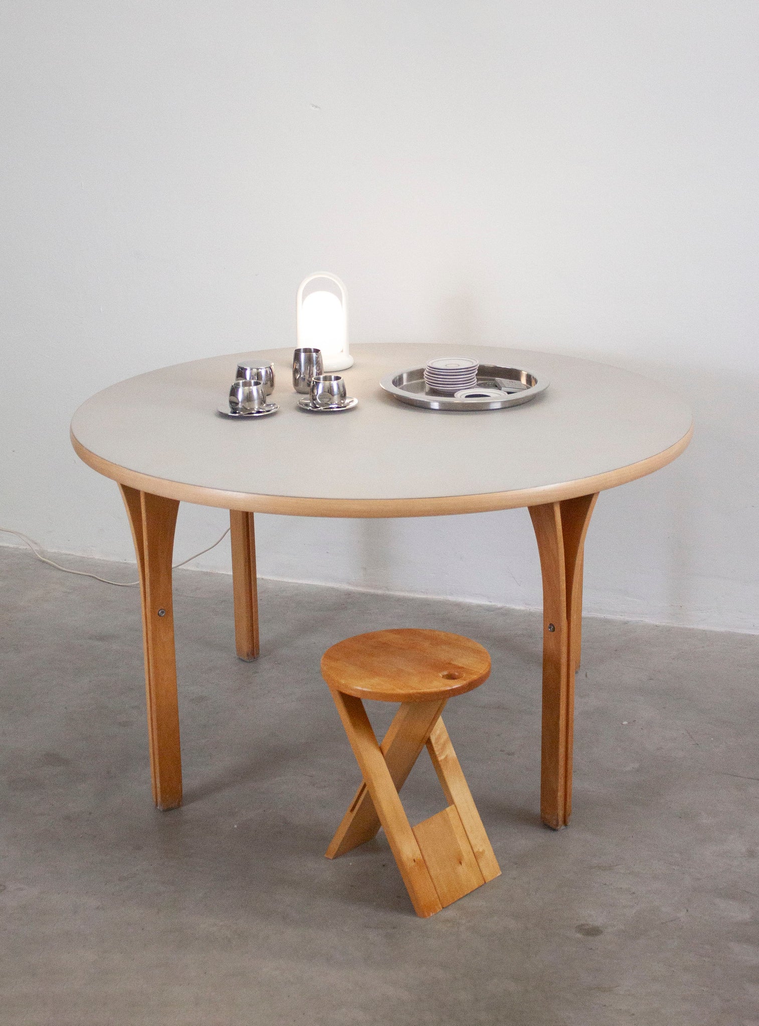 Scandinavian Round Dining Table (Grey)