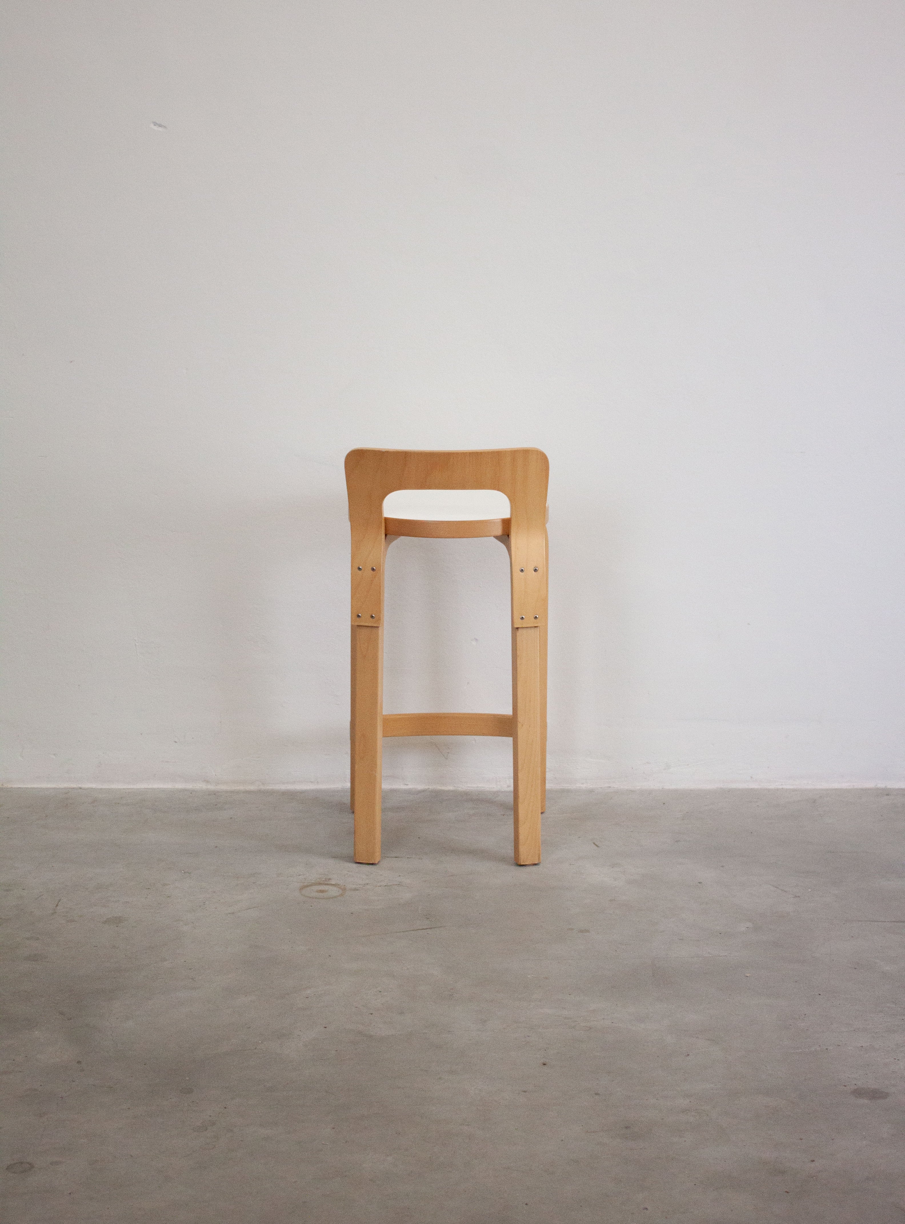 Artek Model K65 Bar Stool by Alvar Aalto (White) – JUKI AMSTERDAM