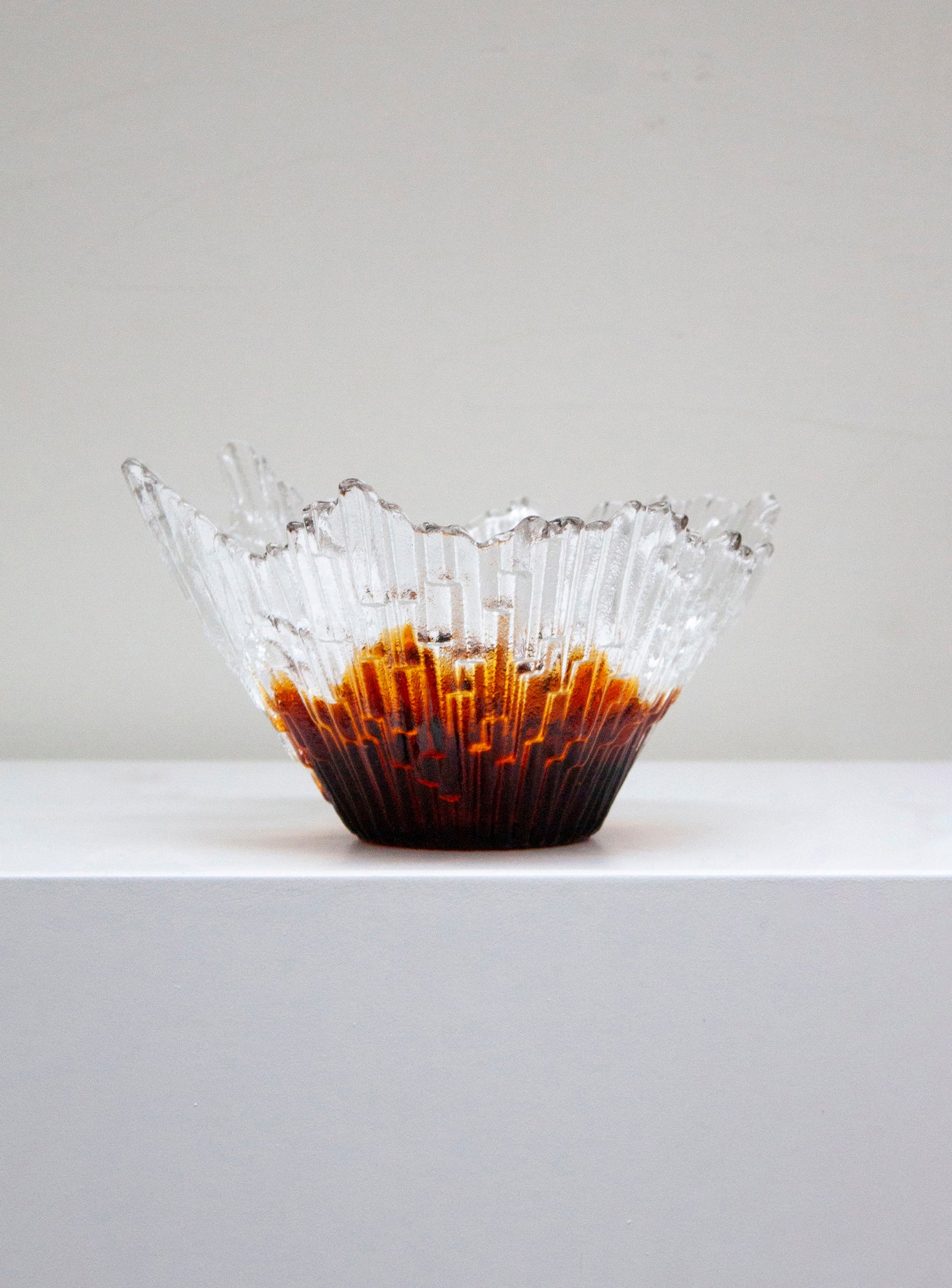 Humppila Revontulet Glass Bowl by Pertti Santalahti (Amber)