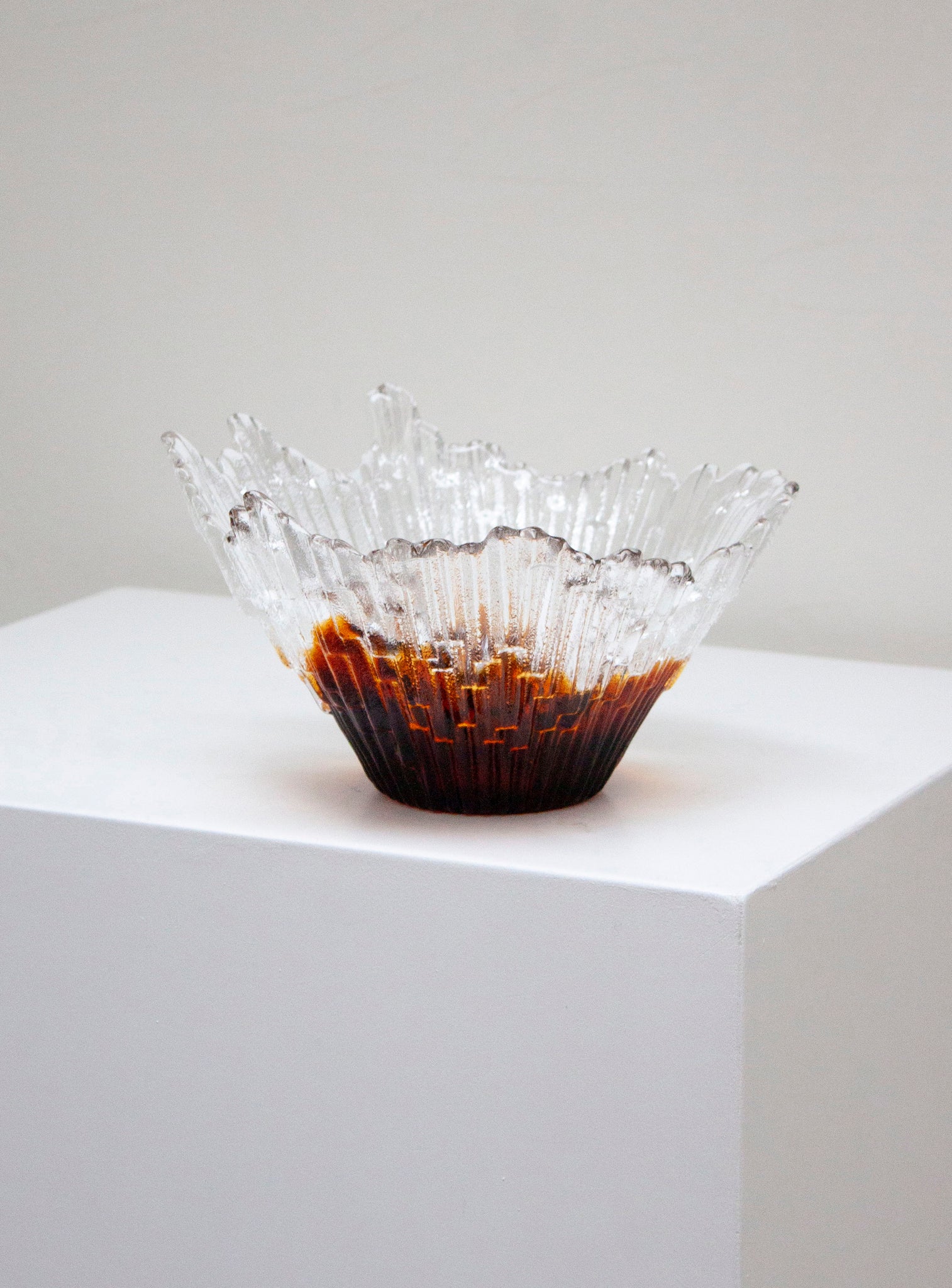 Humppila Revontulet Glass Bowl by Pertti Santalahti (Amber)