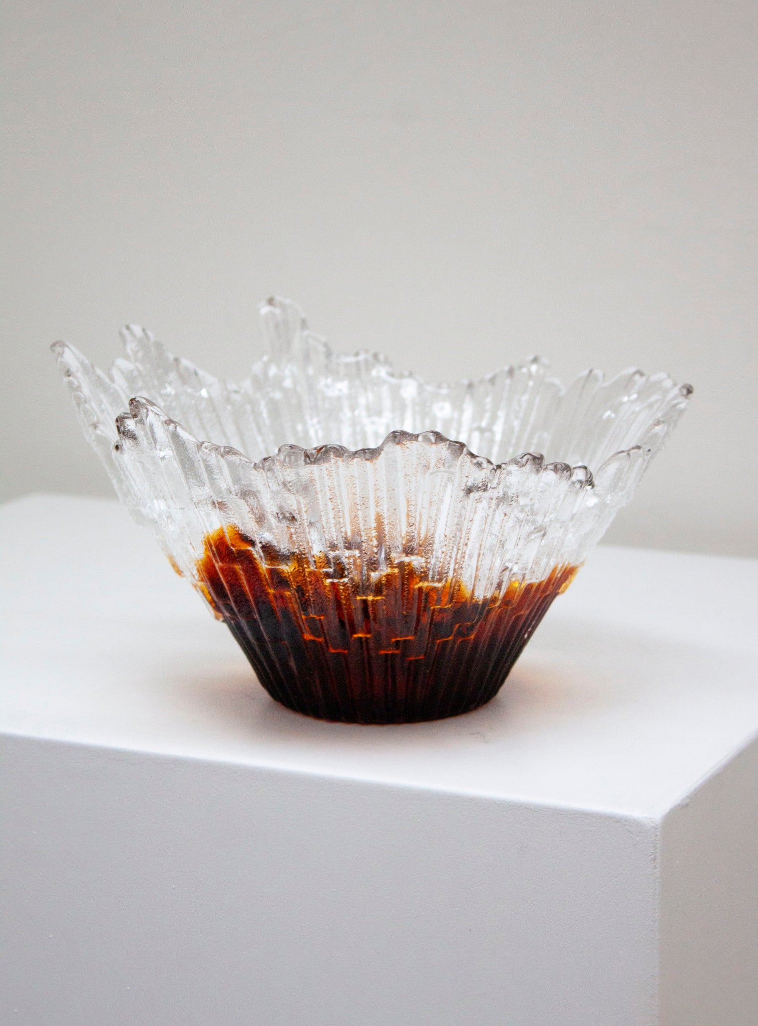 Humppila Revontulet Glass Bowl by Pertti Santalahti (Amber)