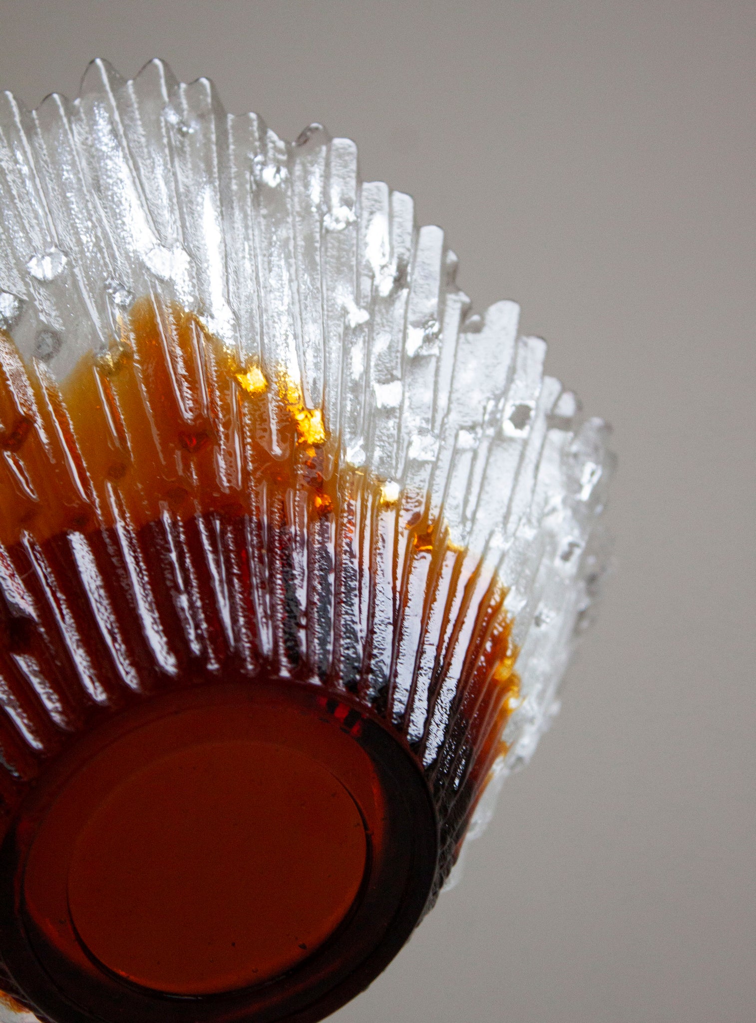 Humppila Revontulet Glass Bowl by Pertti Santalahti (Amber)