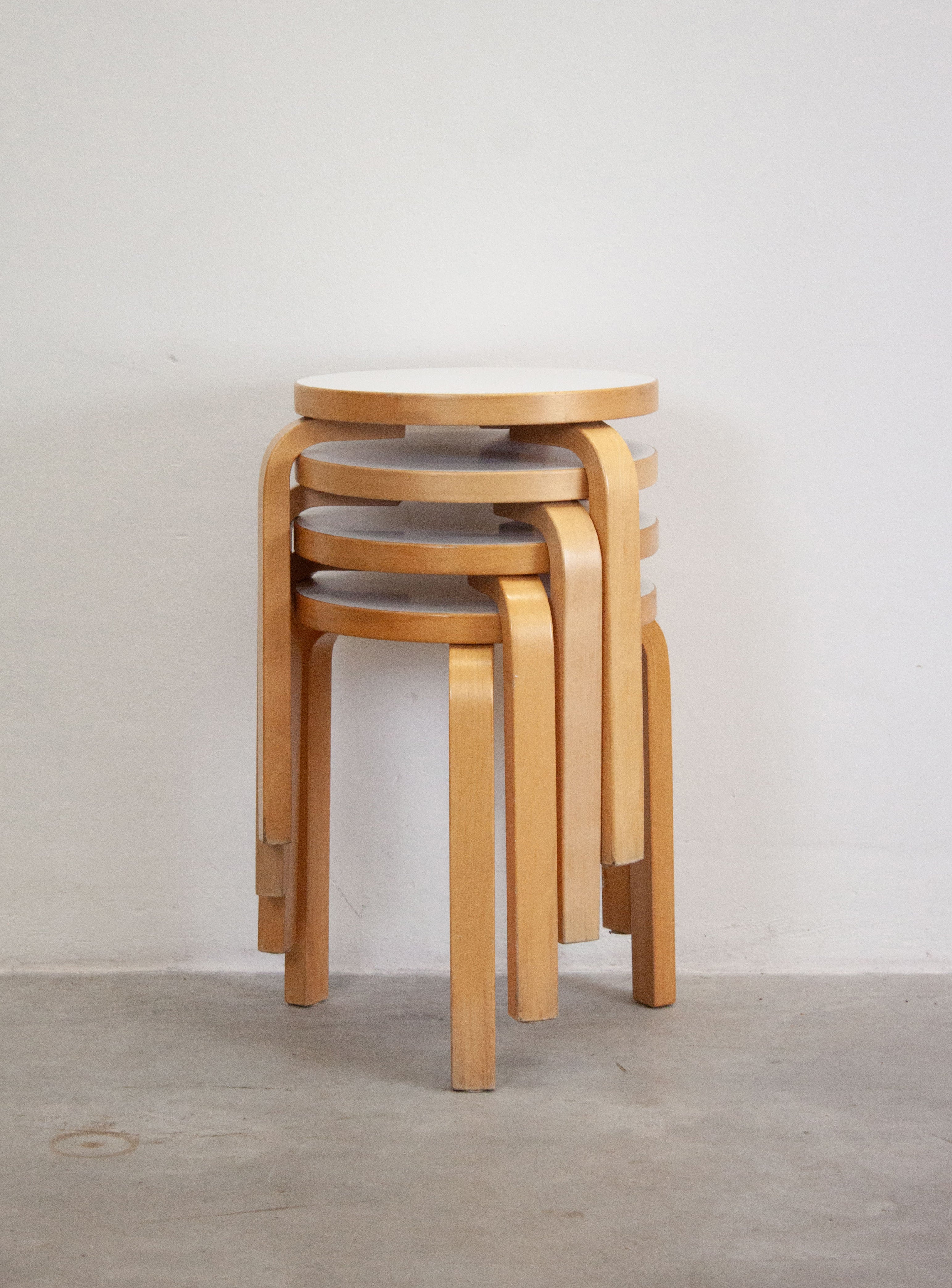Artek Model 60 Stool by Alvar Aalto (White) – JUKI AMSTERDAM