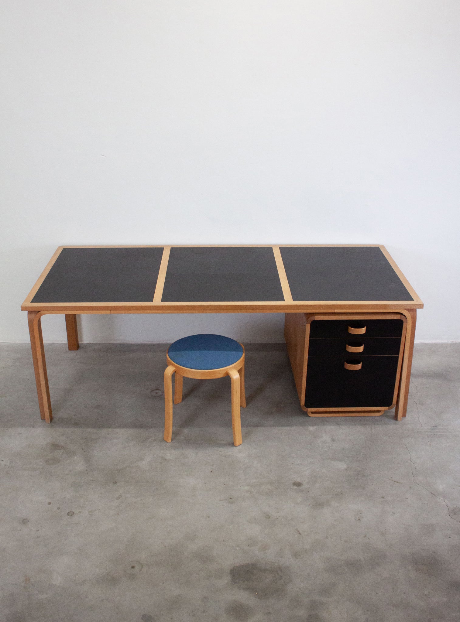 Magnus Olesen Large Desk by Rud Thygesen & Johnny Sørensen (Black)