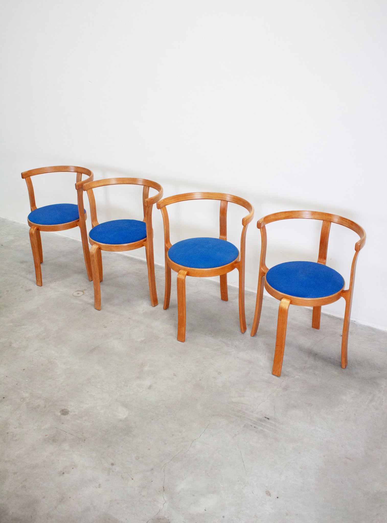 Magnus Olesen Model 8000 Dining Chair by Rud Thygesen & Johnny Sørensen (Blue)