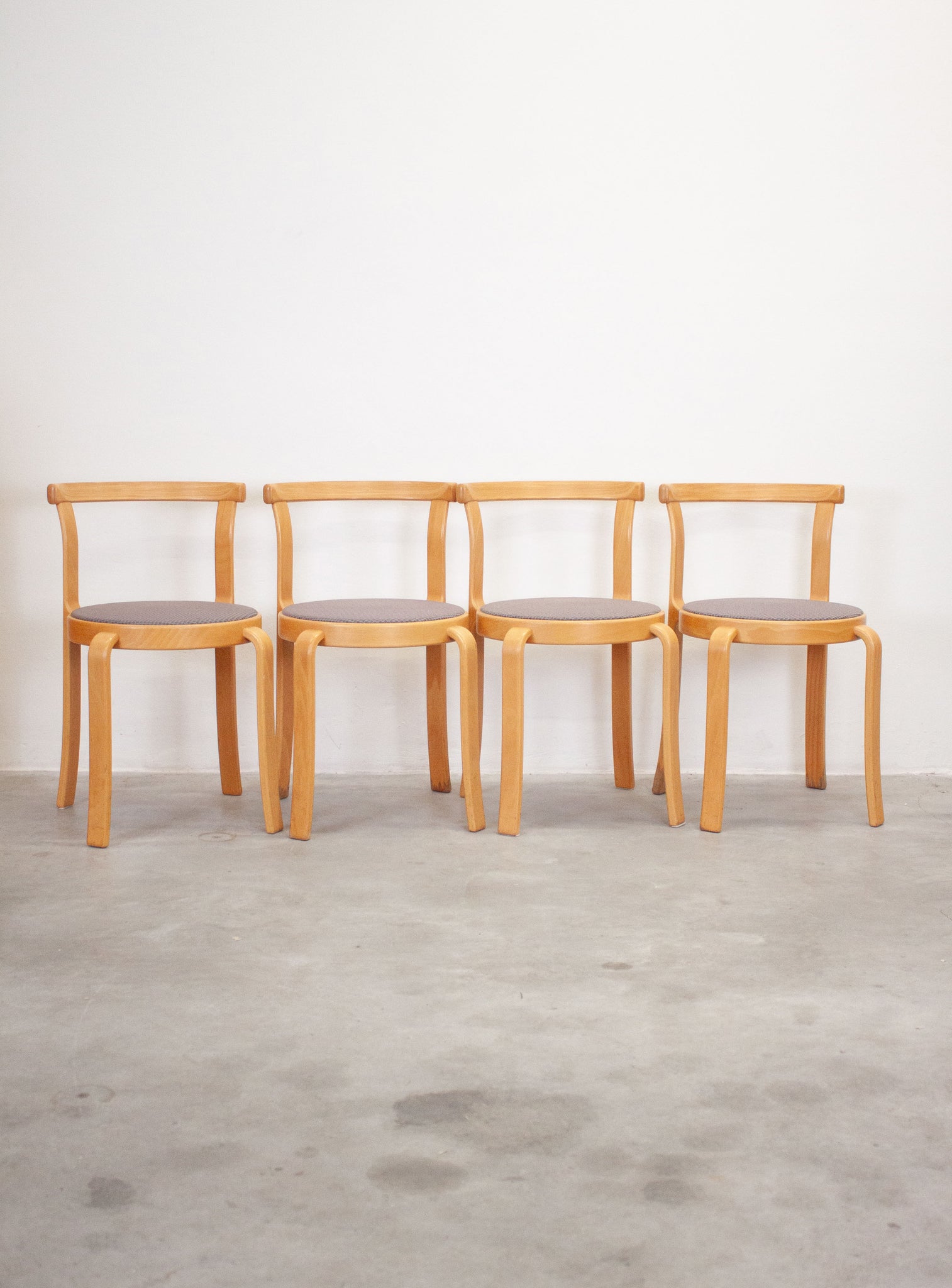 Magnus Olesen Model 8000 Dining Chairs by Rud Thygesen & Johnny Sørensen